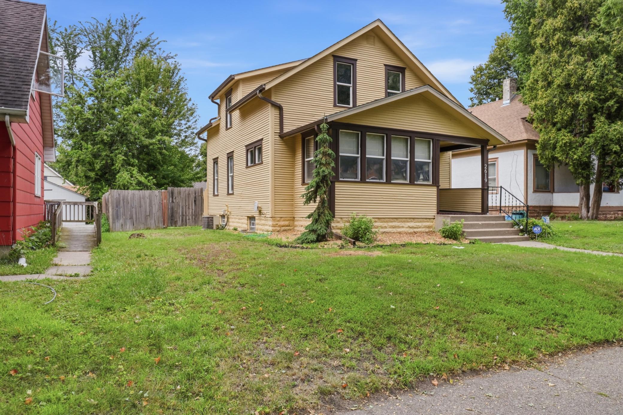 2619 N James Avenue N Property Photo 3