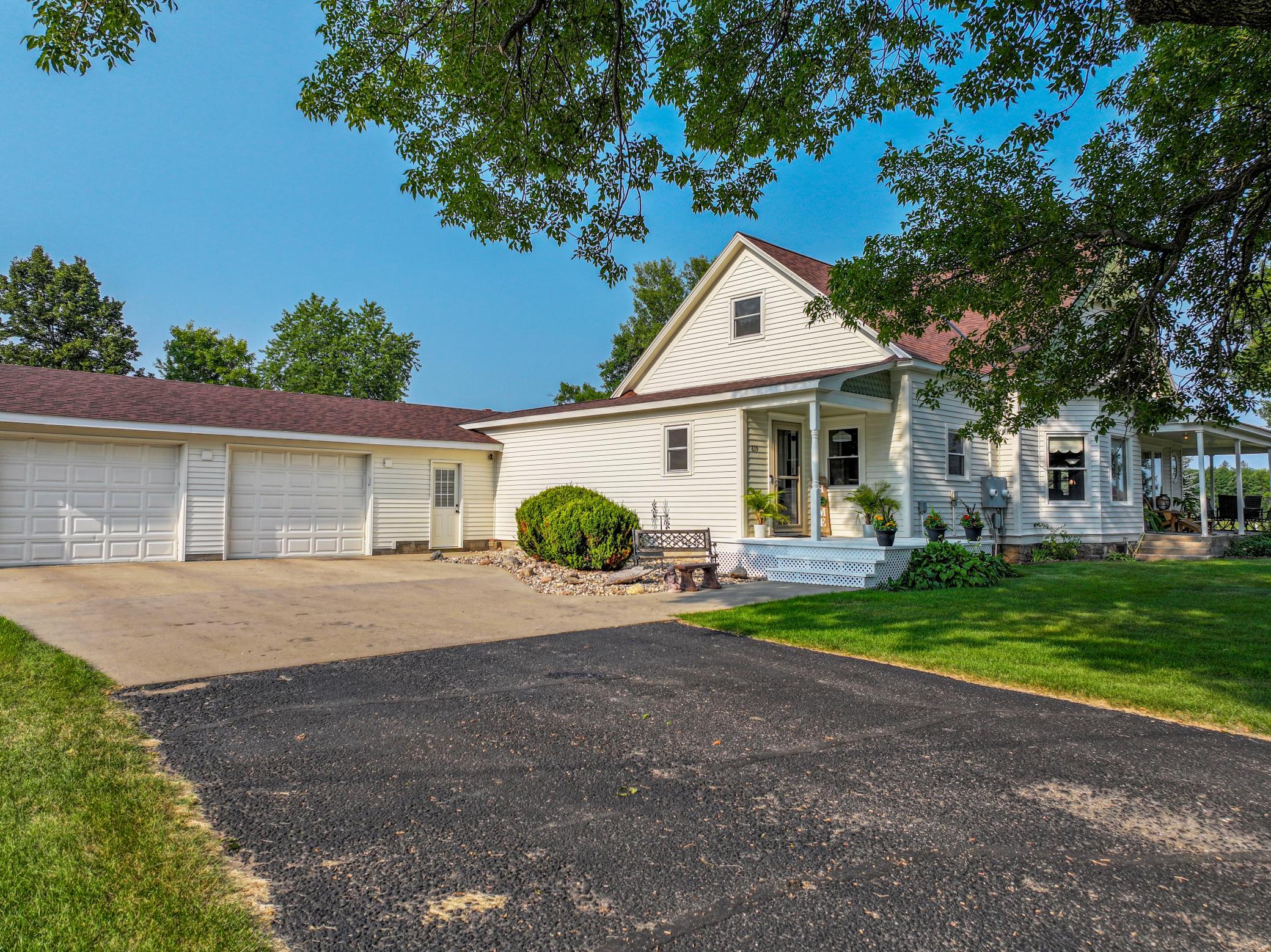 619 Railroad Street Property Photo 2