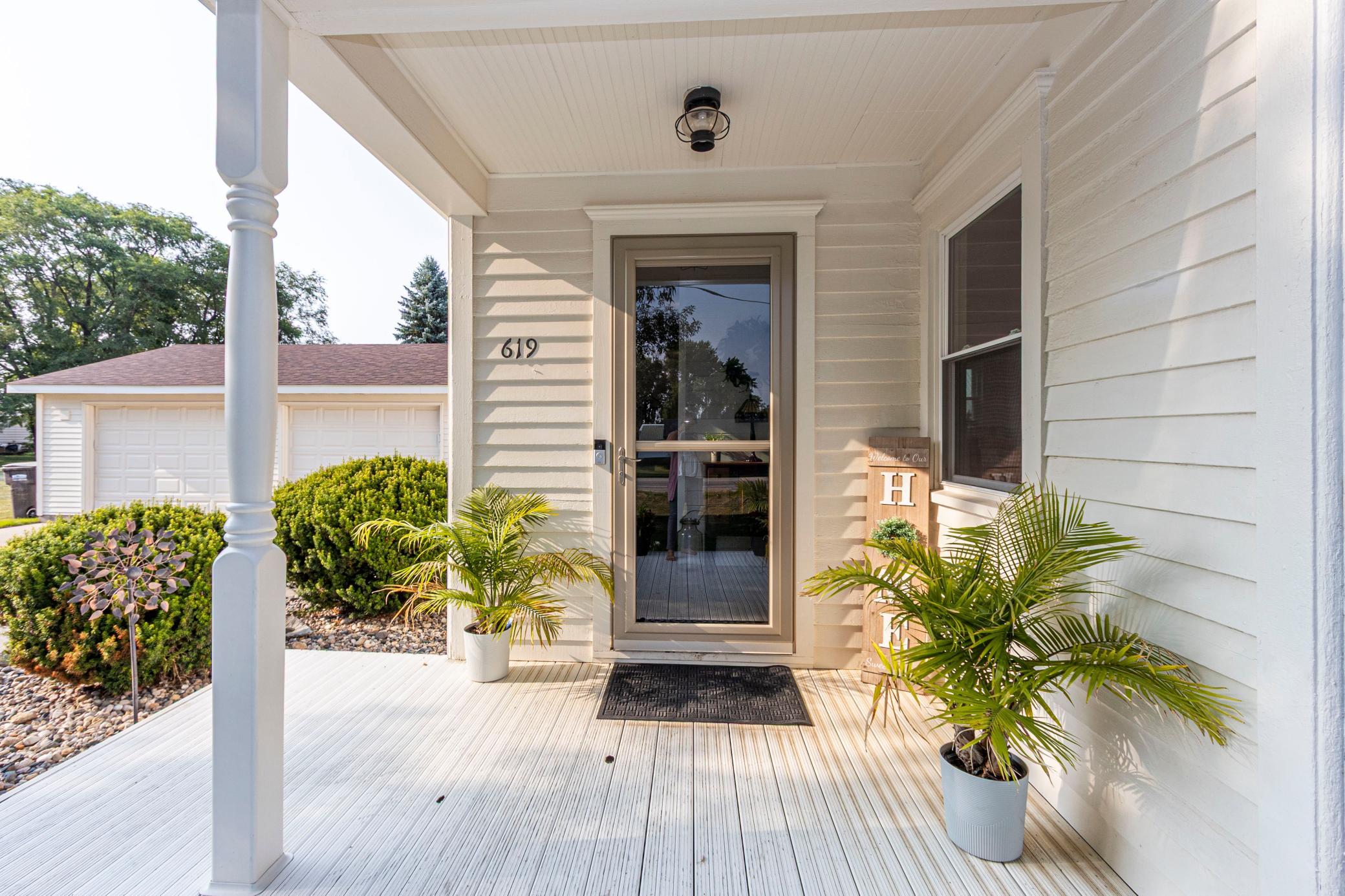 619 Railroad Street Property Photo 4