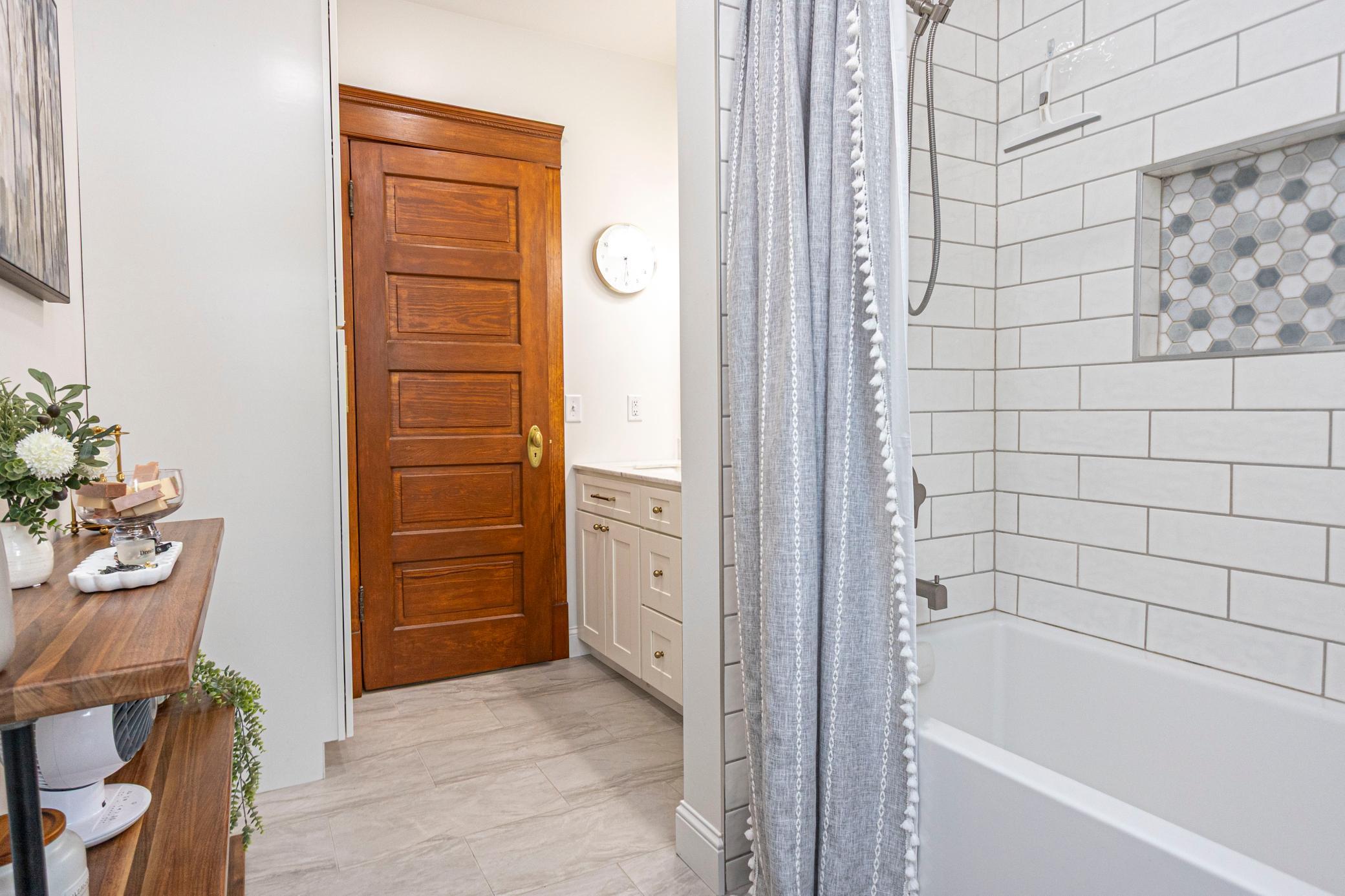 619 Railroad Street Property Photo 16