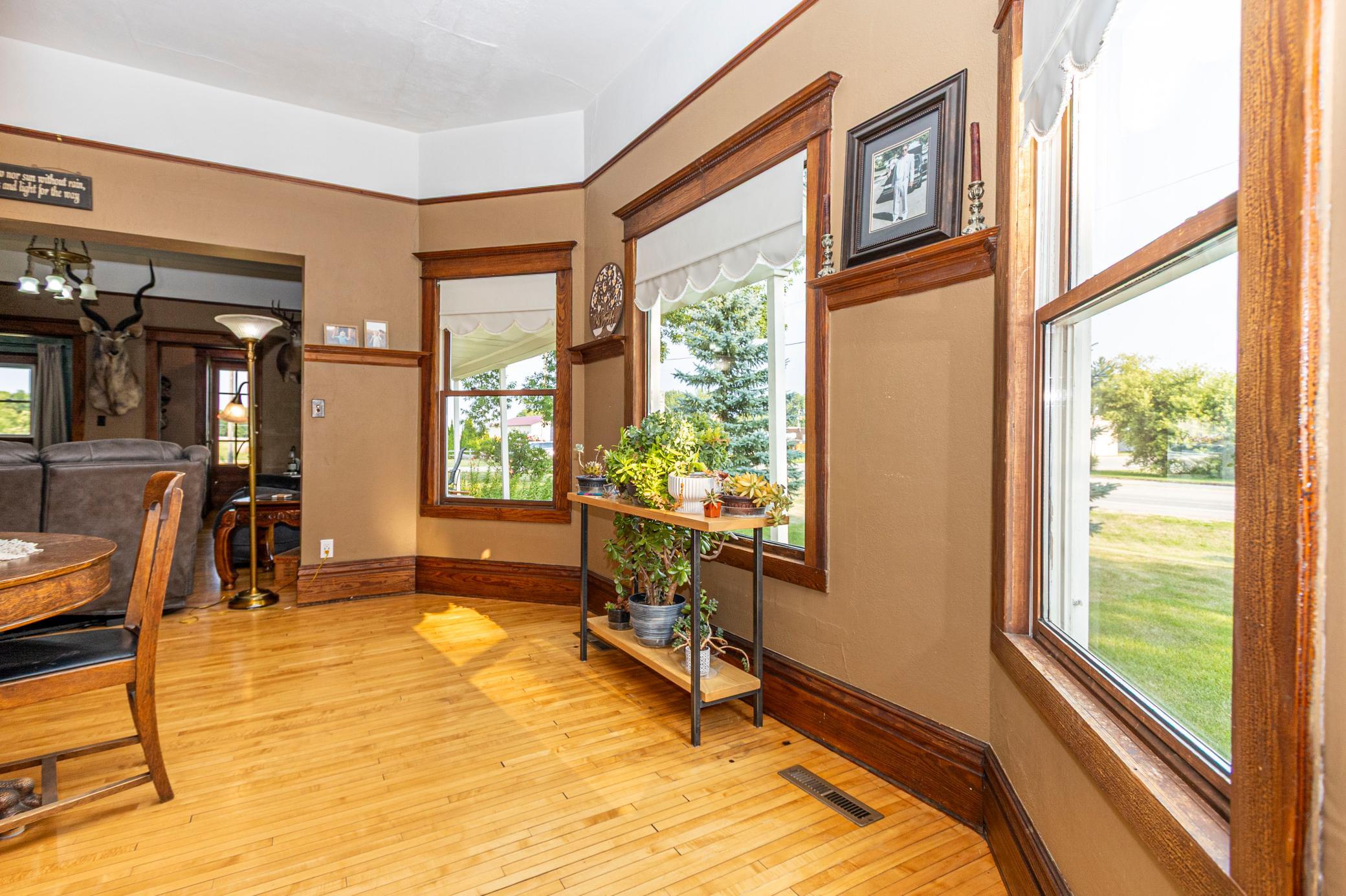 619 Railroad Street Property Photo 18