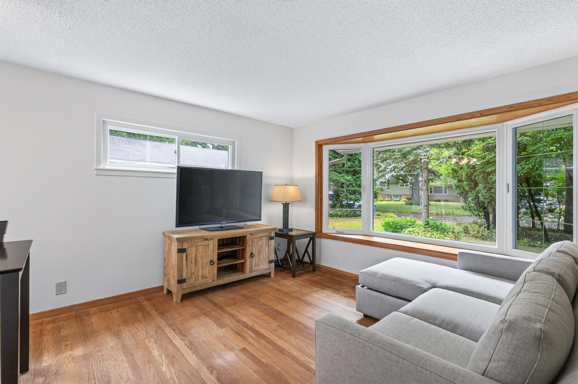 12916 Fairfield Road W Property Photo 1