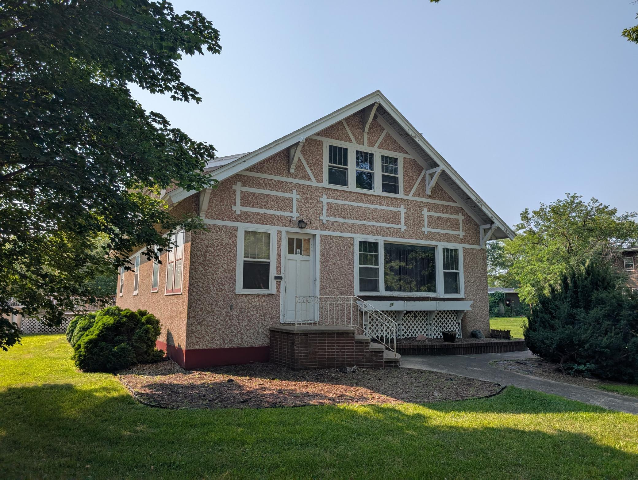 307 Saint Olaf Avenue N Property Photo 1