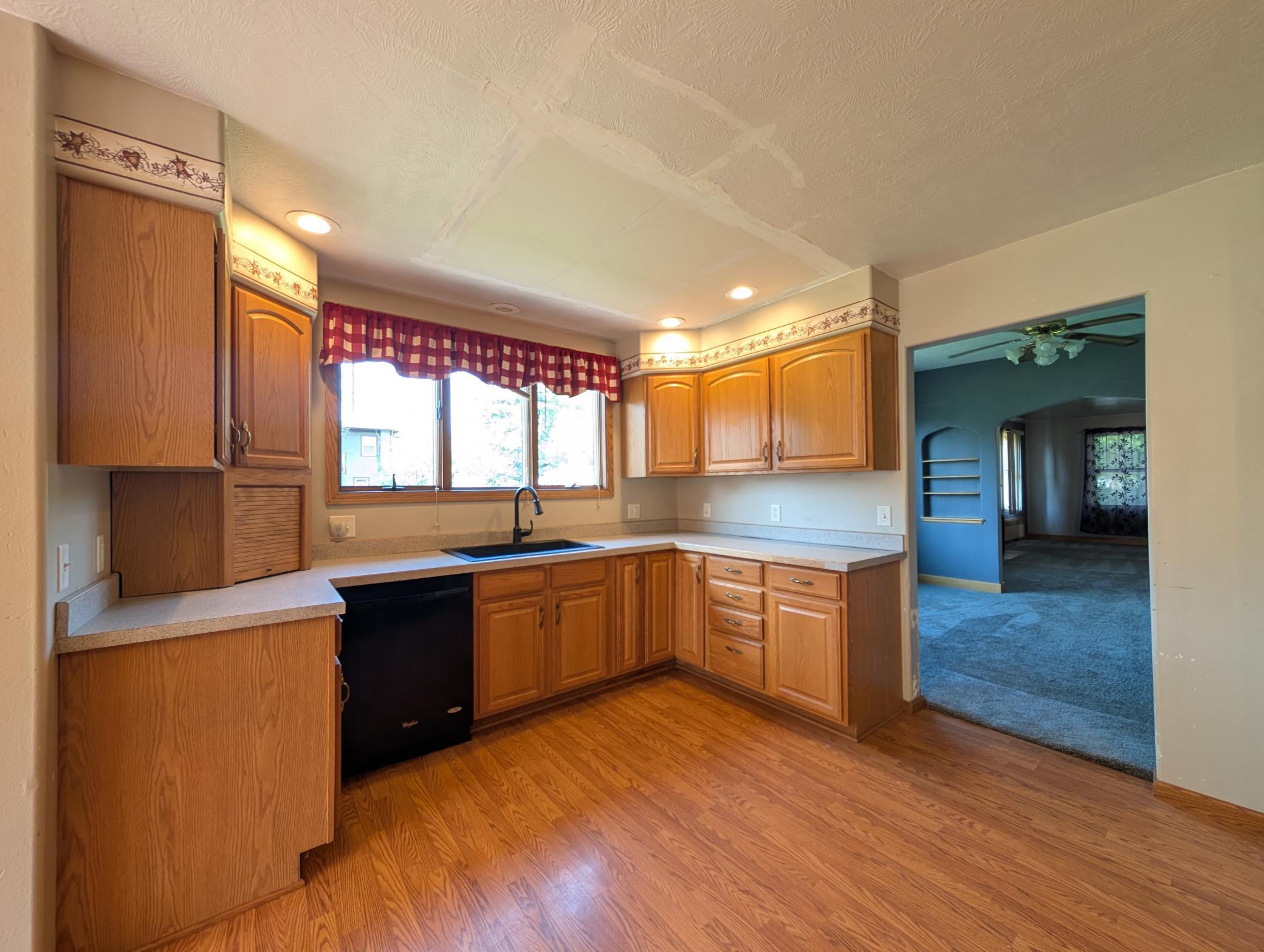 307 Saint Olaf Avenue N Property Photo 2