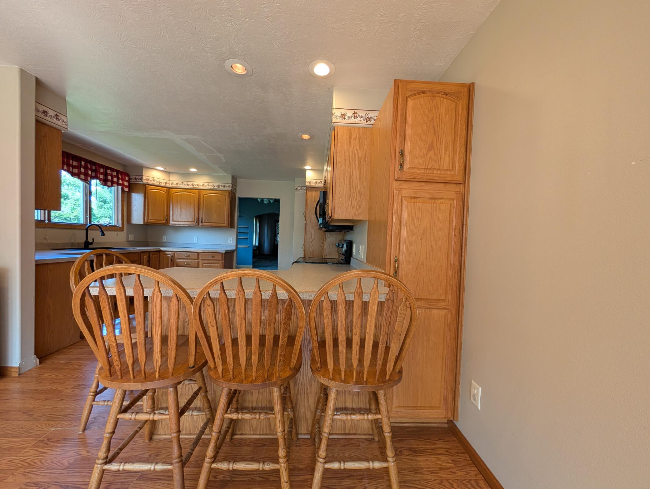 307 Saint Olaf Avenue N Property Photo 4