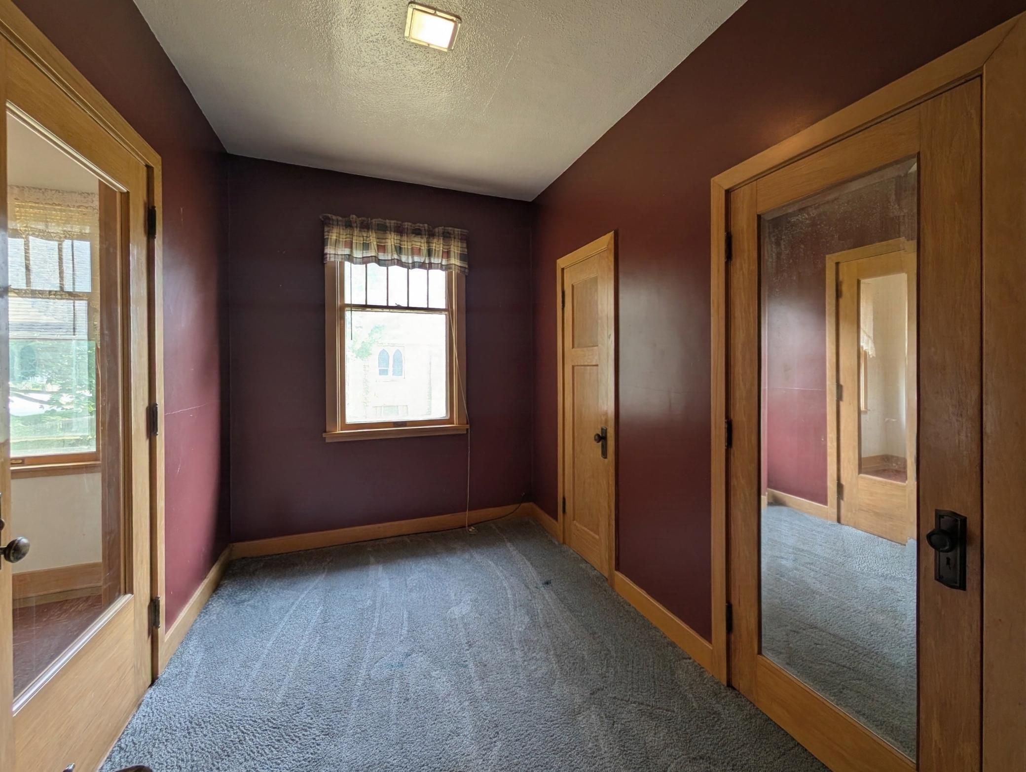 307 Saint Olaf Avenue N Property Photo 19