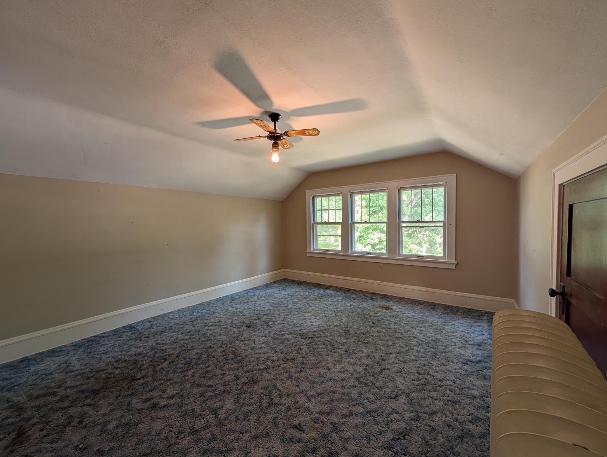 307 Saint Olaf Avenue N Property Photo 23