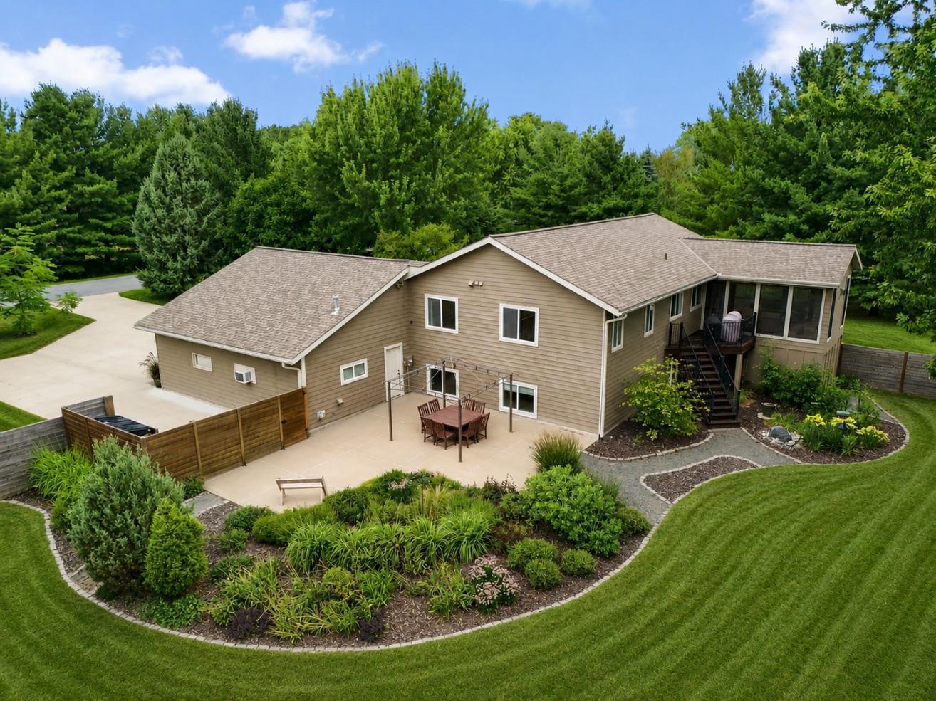 947 Sherman Road Property Photo 3