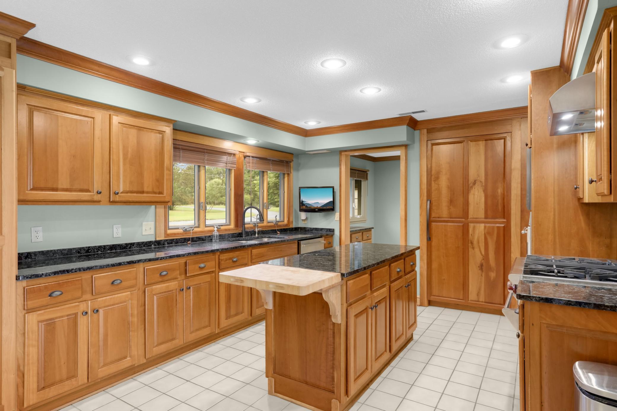 19 Point Road Property Photo 8
