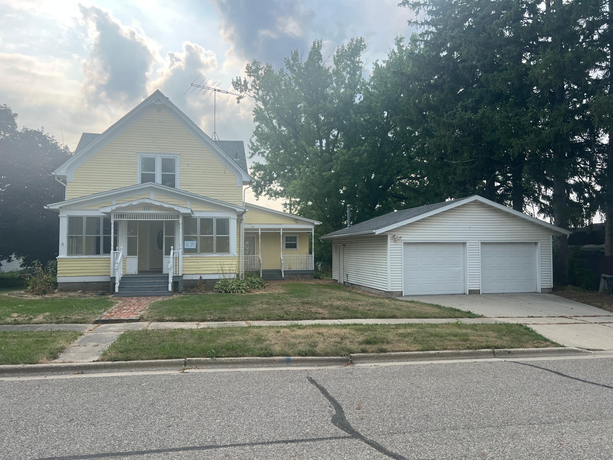 212 2nd Avenue Property Photo 1