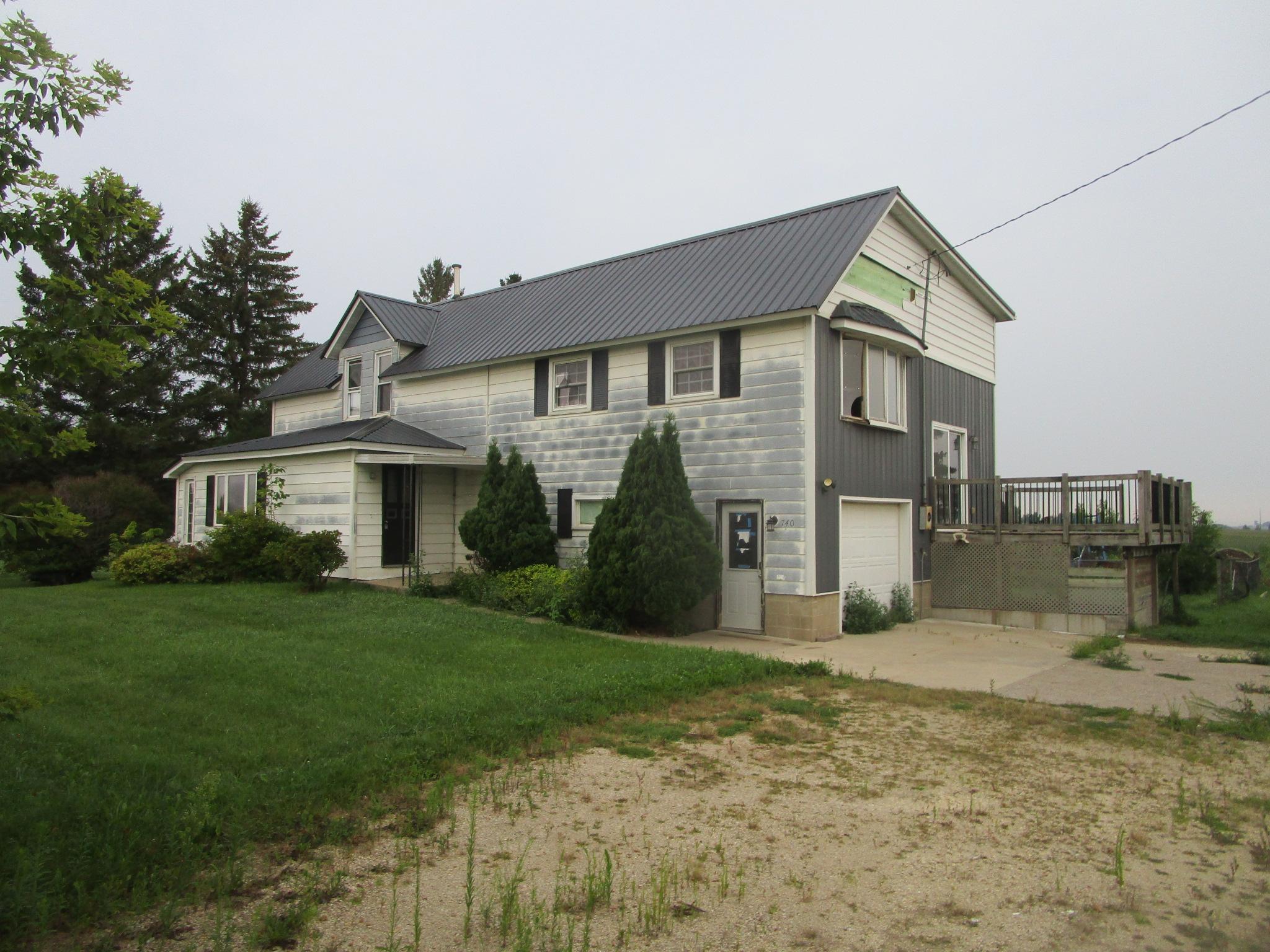 740 E Broadway Property Photo 2