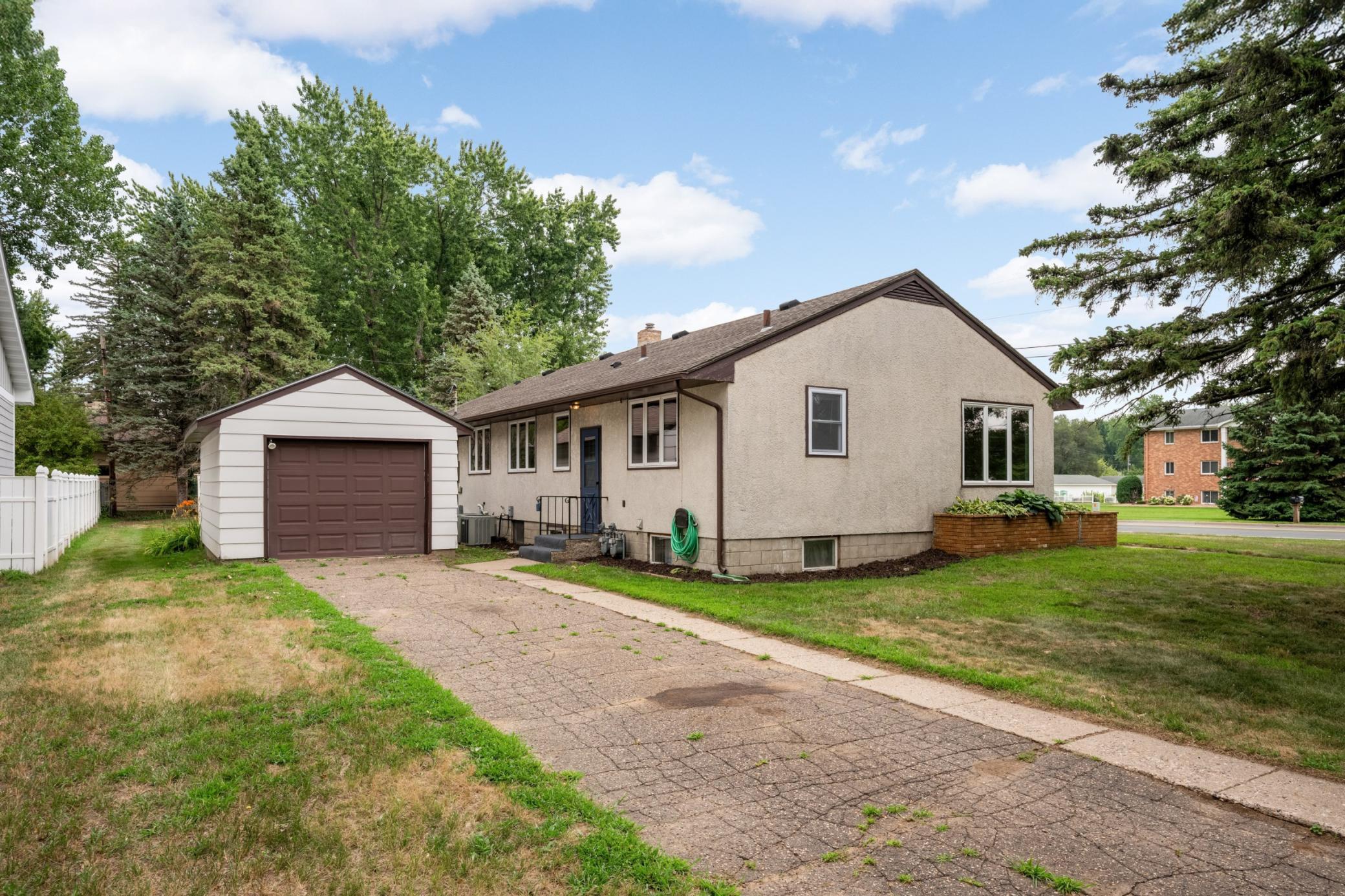 1735 4th Street Property Photo 3