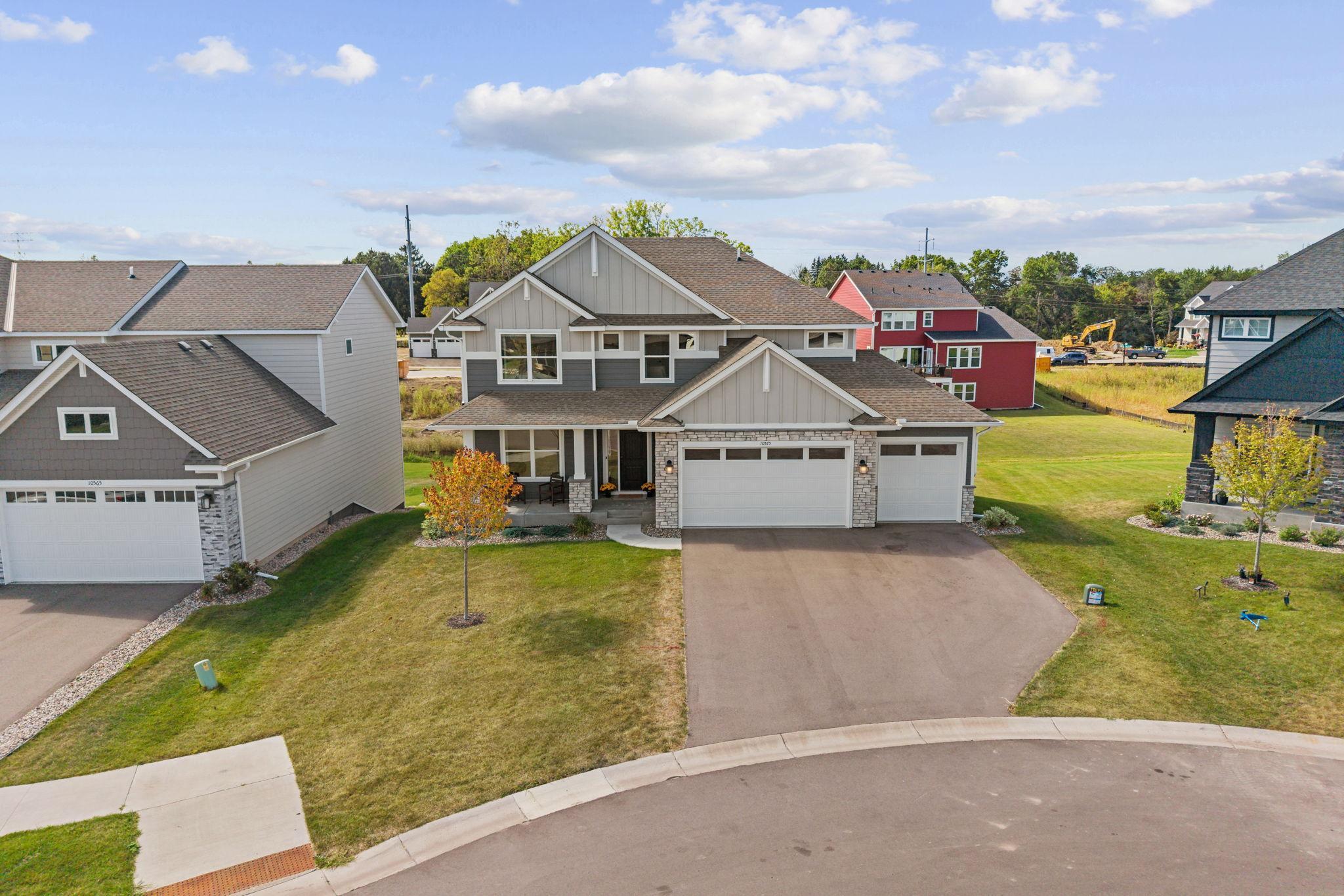 10575 Kingsview Lane N Property Photo 1