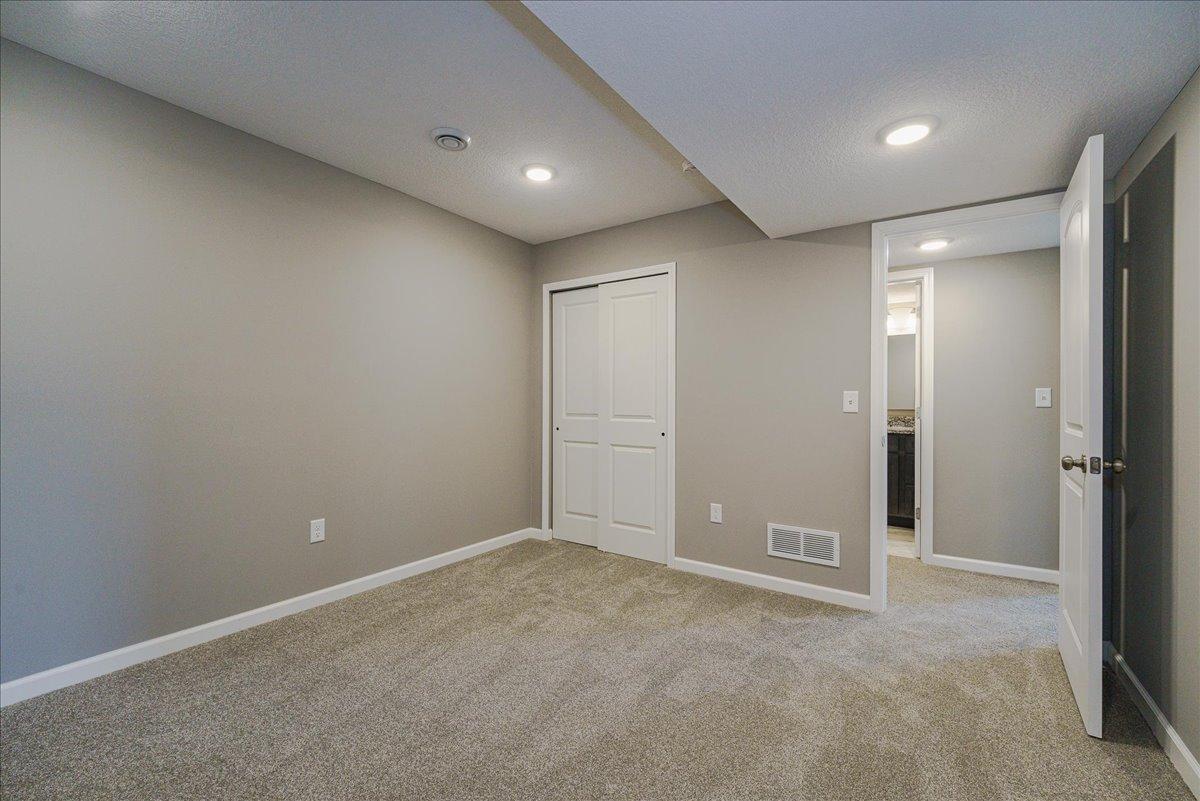 13869 Addison Avenue Property Photo 36