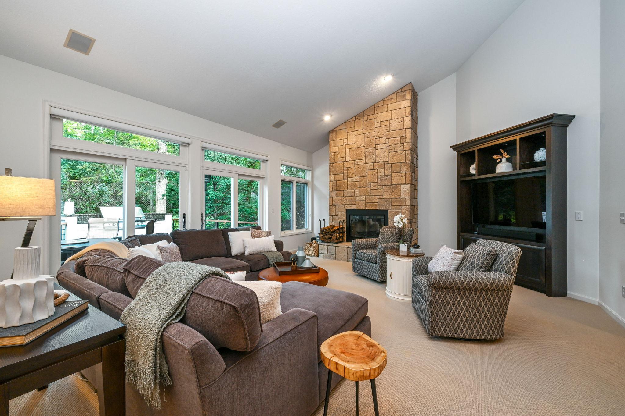 4541 Meadow Road Property Photo 4