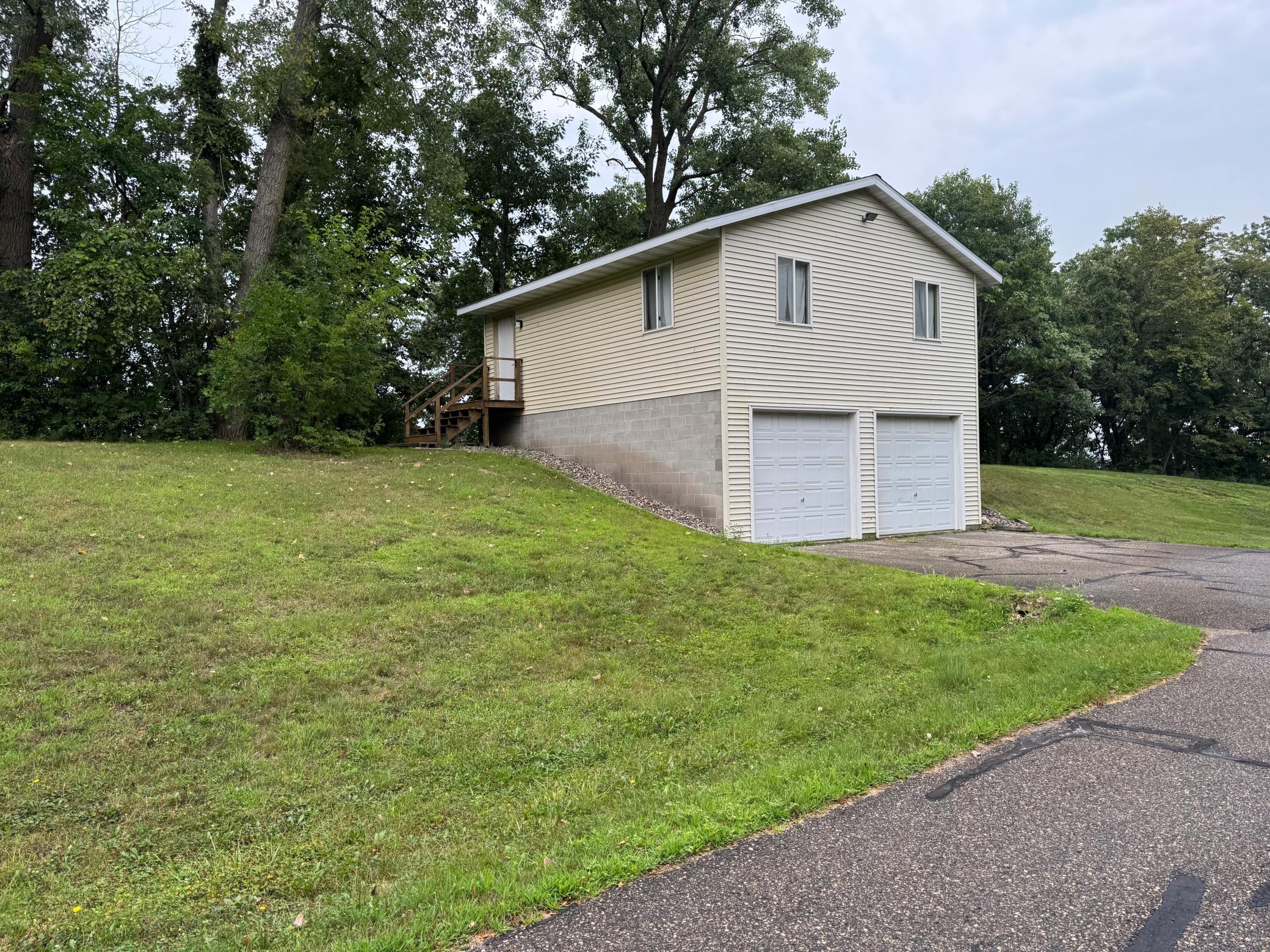 390 Skyline Drive Property Photo 2