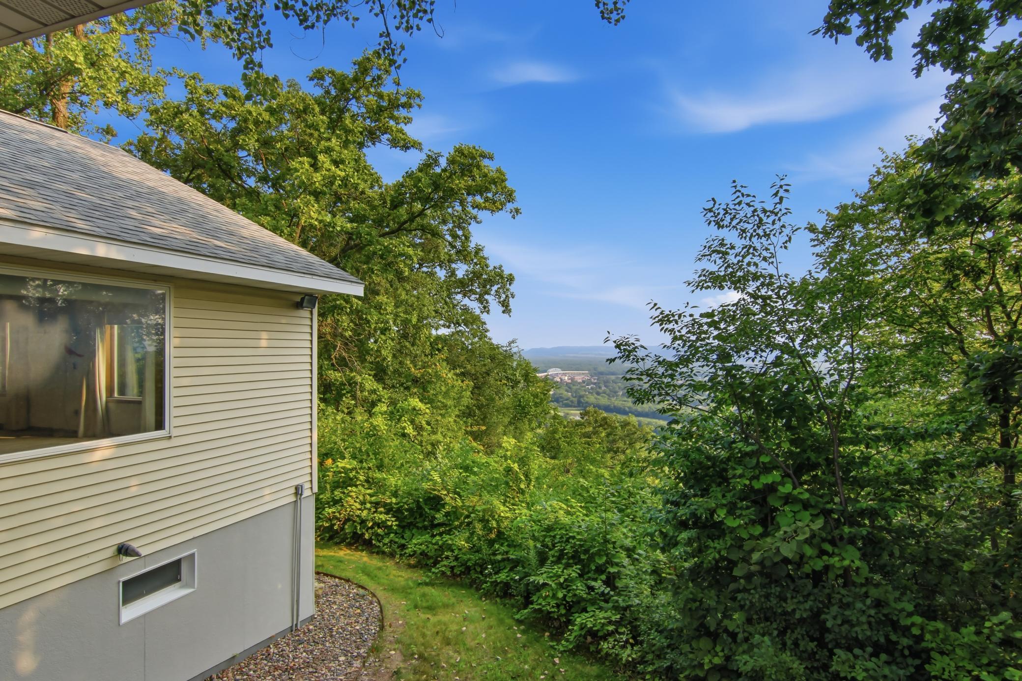 390 Skyline Drive Property Photo 4