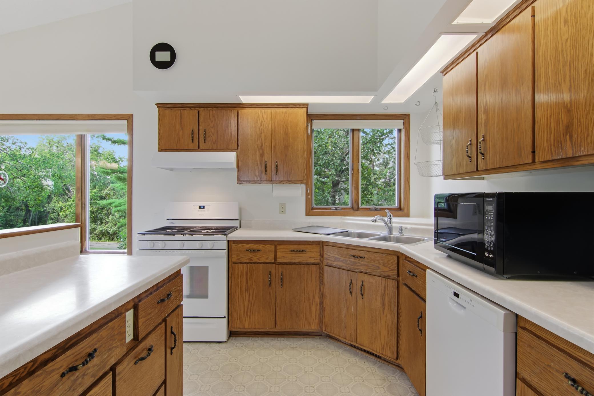 390 Skyline Drive Property Photo 7