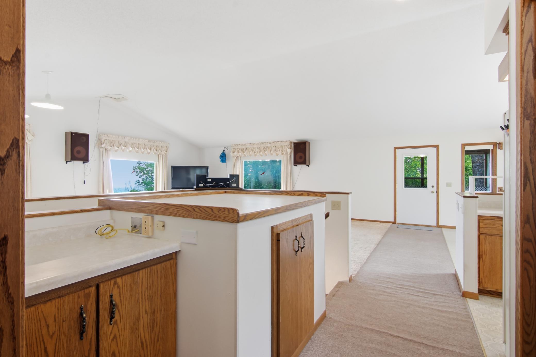 390 Skyline Drive Property Photo 11