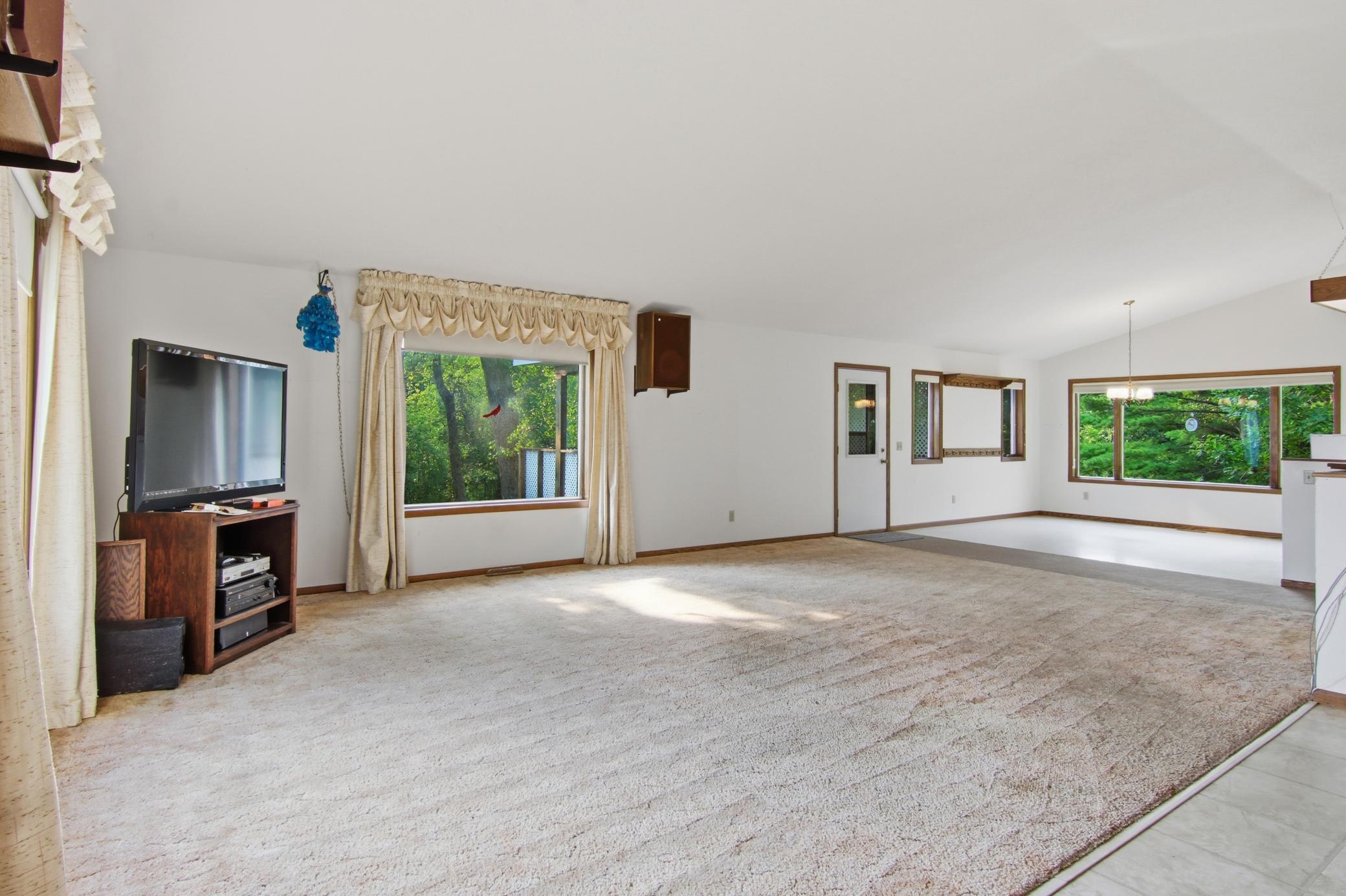 390 Skyline Drive Property Photo 13