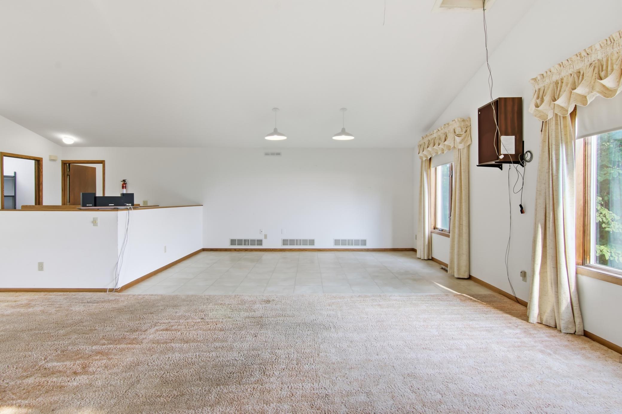 390 Skyline Drive Property Photo 14