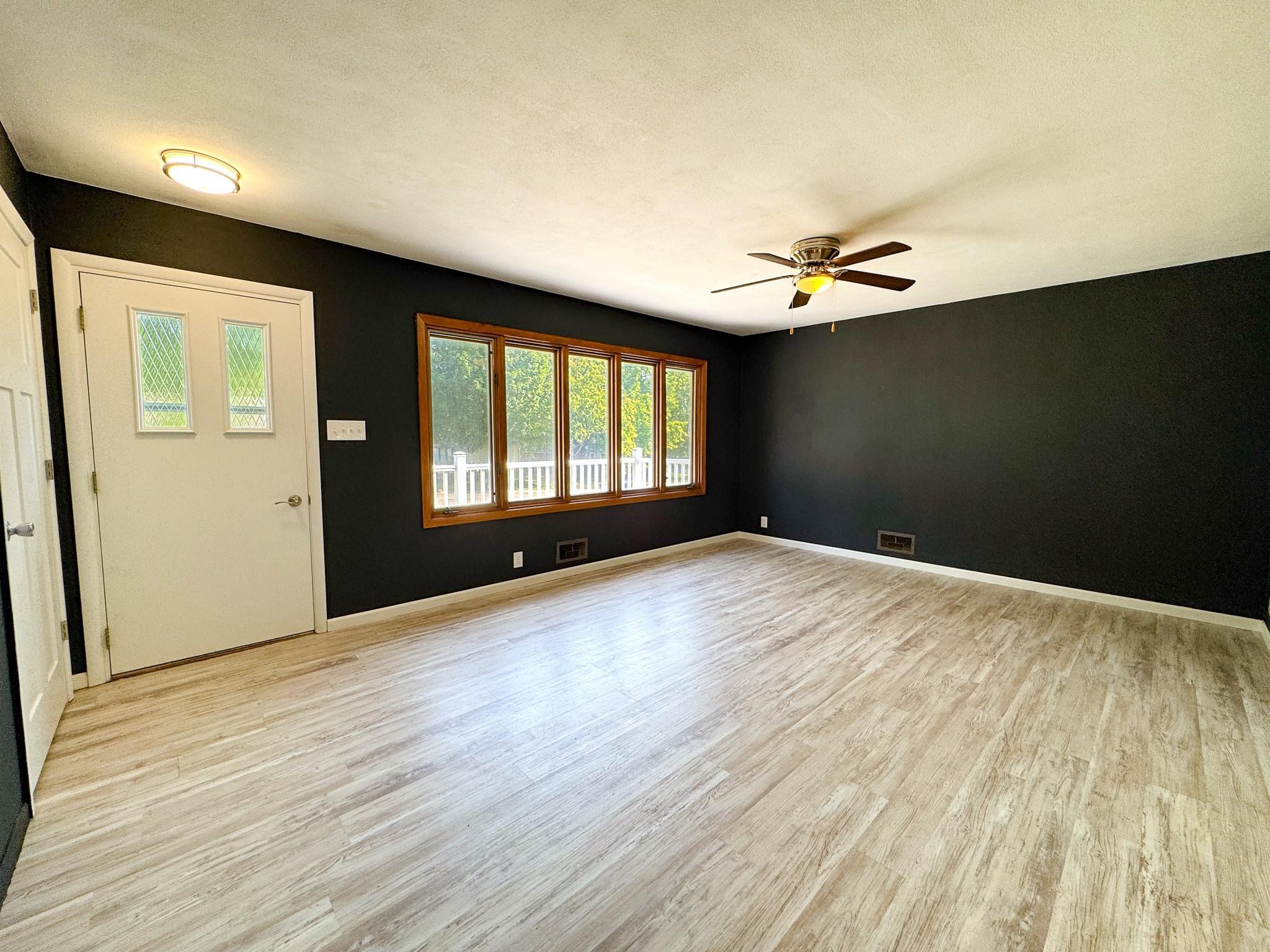 518 E Saint Charles Avenue Property Photo 4