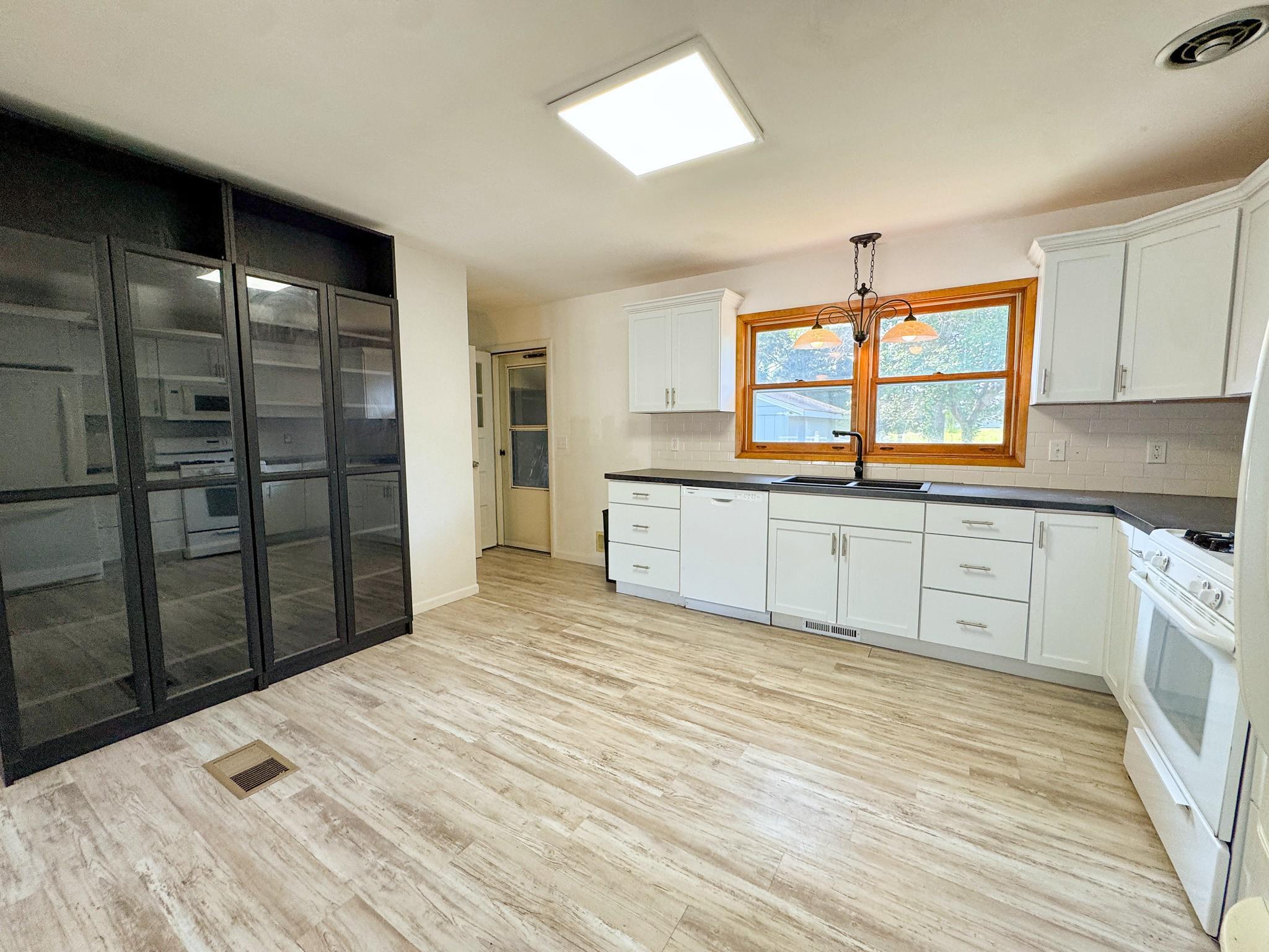 518 E Saint Charles Avenue Property Photo 8