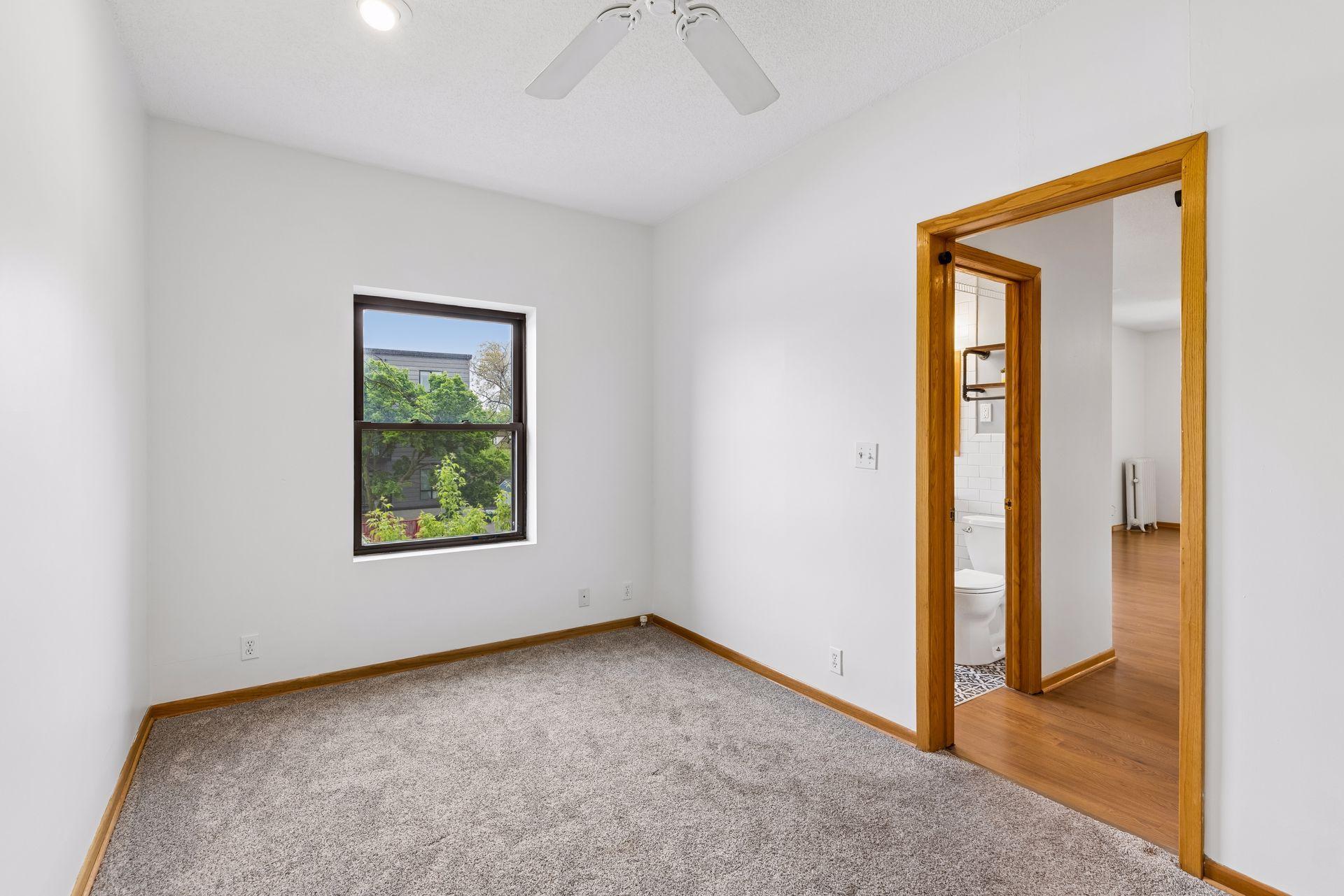 2733 Girard Avenue S 305 Property Photo 8