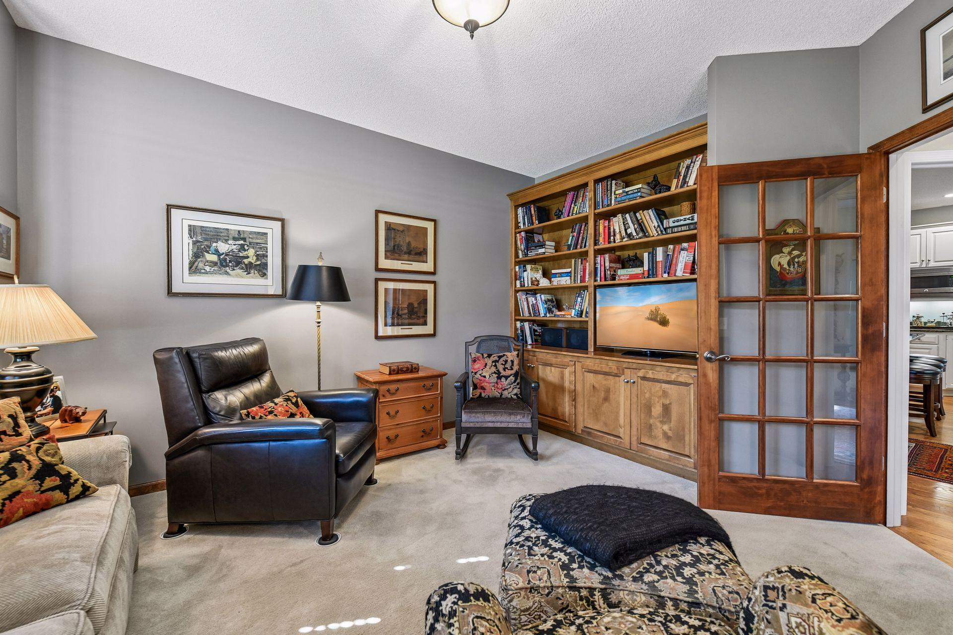 635 Waycliffe Drive N Property Photo 4