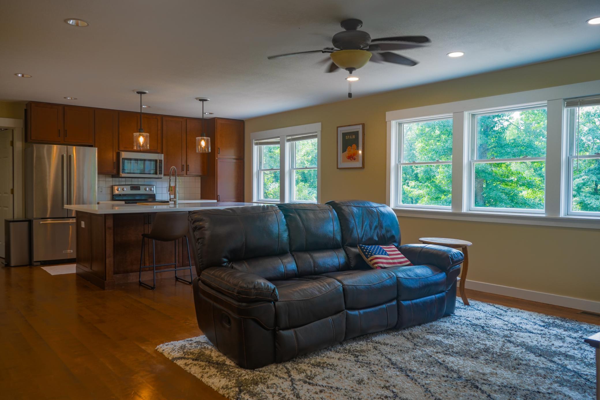 9312 Lone Oak Circle Property Photo 4