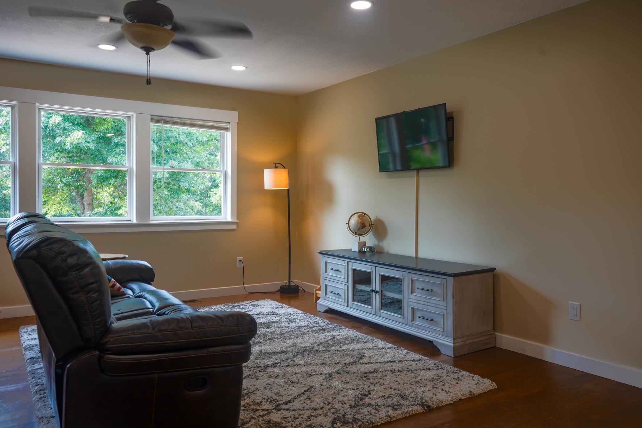 9312 Lone Oak Circle Property Photo 6