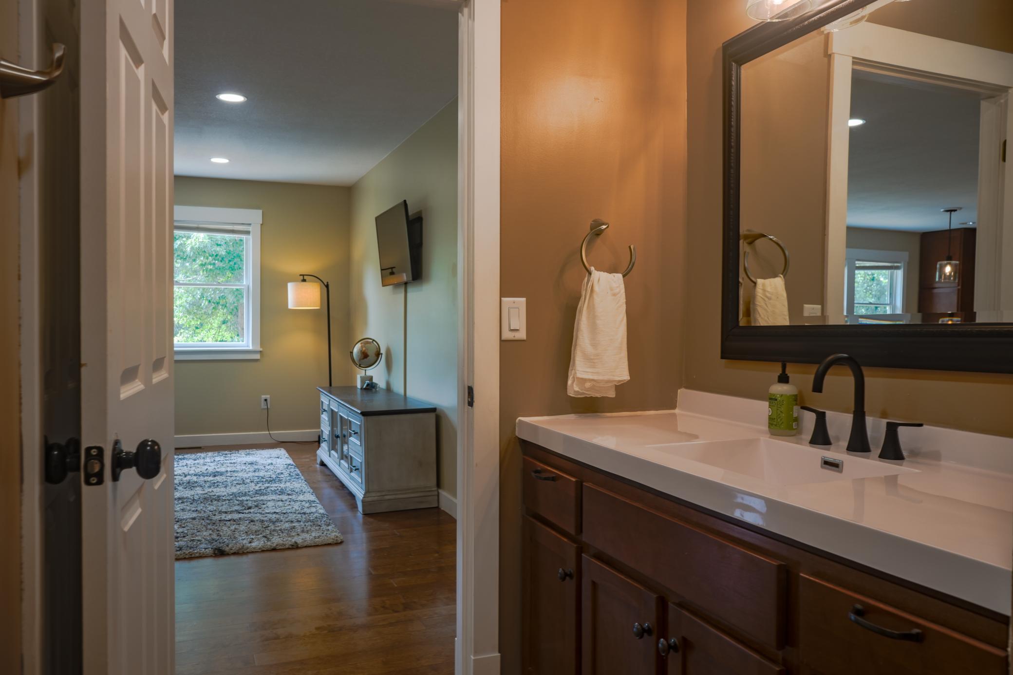 9312 Lone Oak Circle Property Photo 8