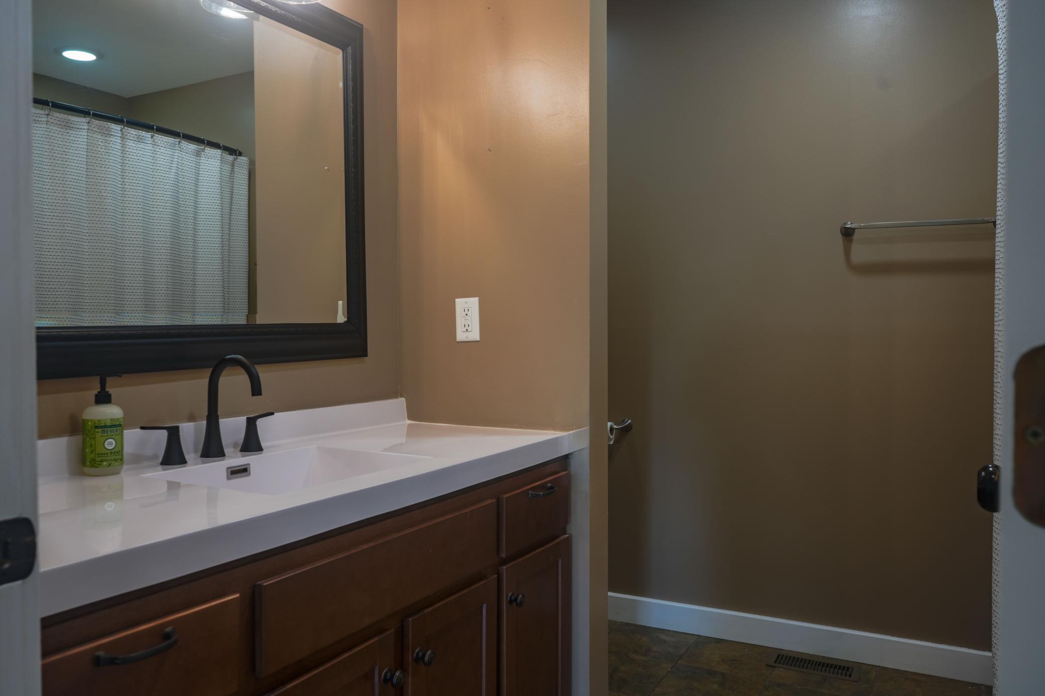 9312 Lone Oak Circle Property Photo 10