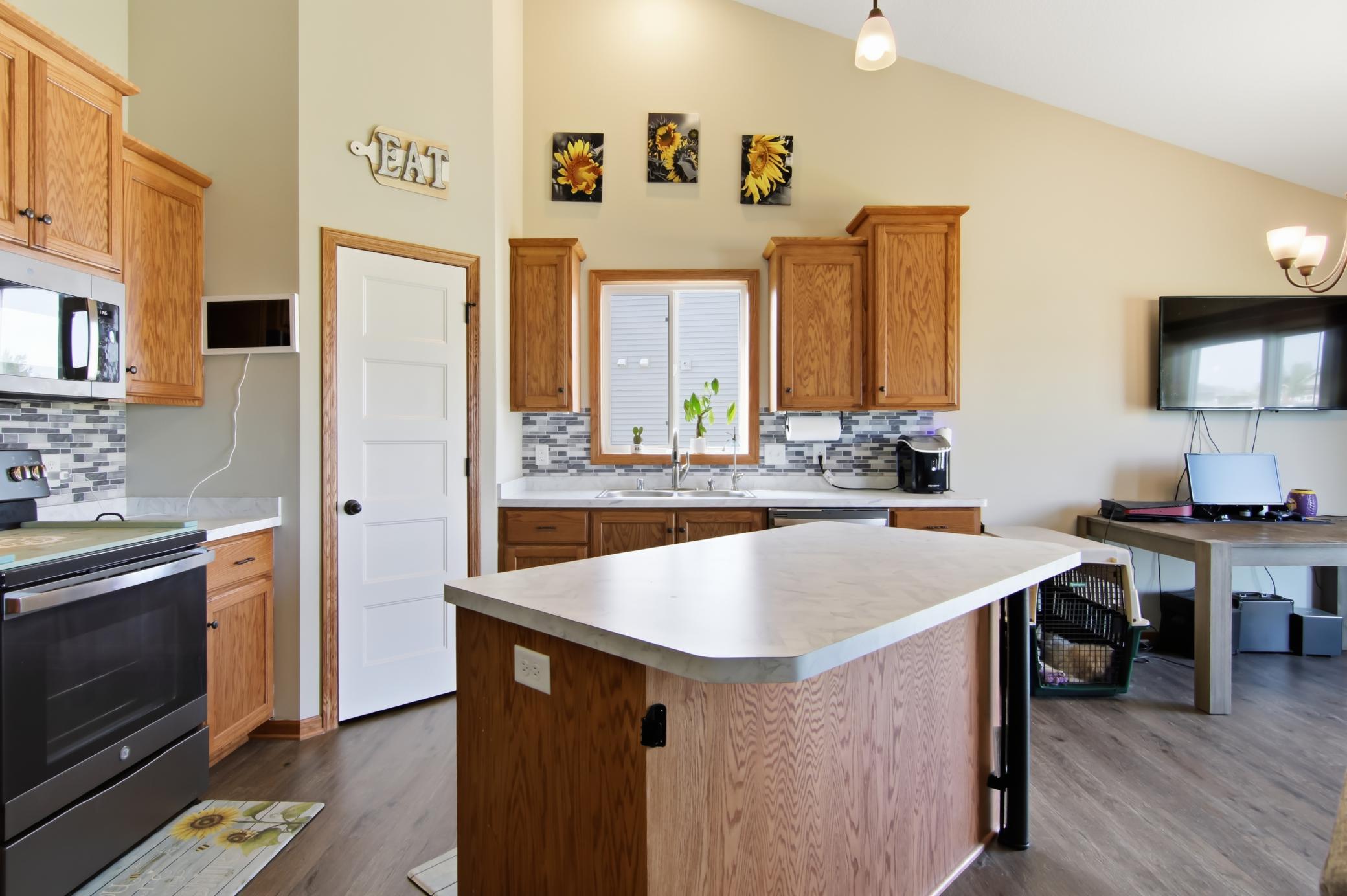 411 Staples Road Property Photo 3