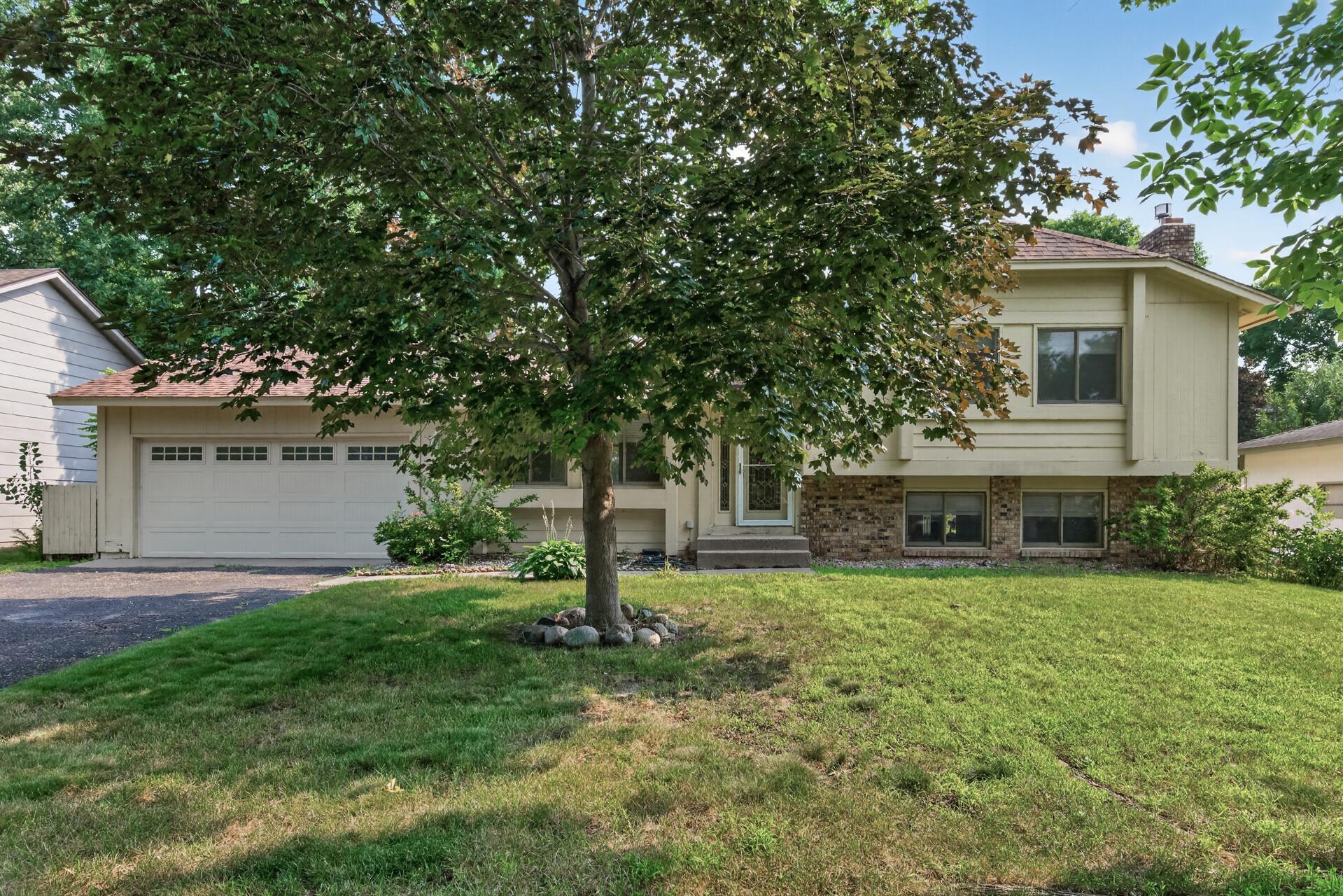 7460 Berkshire Way Property Photo 3