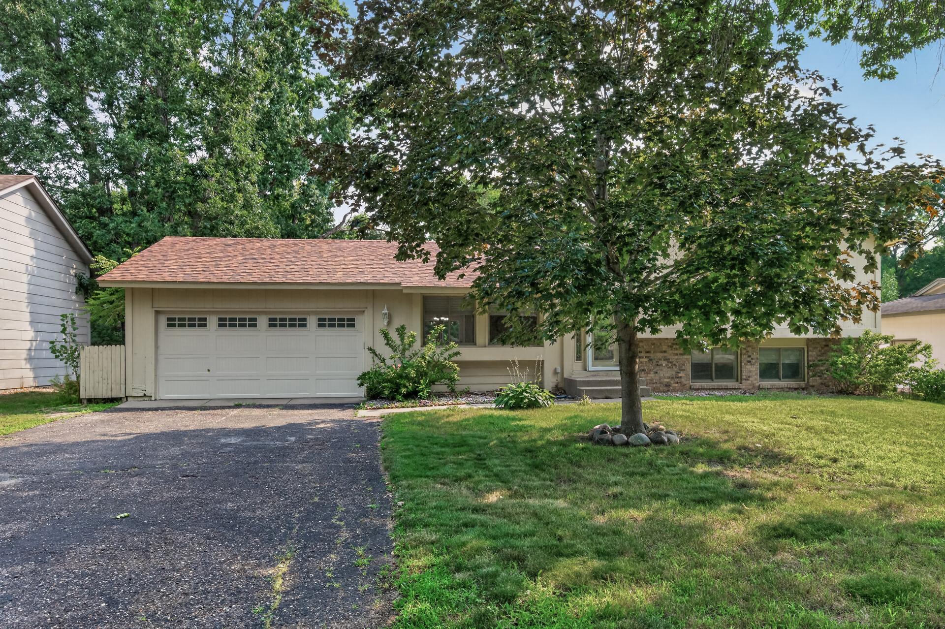7460 Berkshire Way Property Photo 4