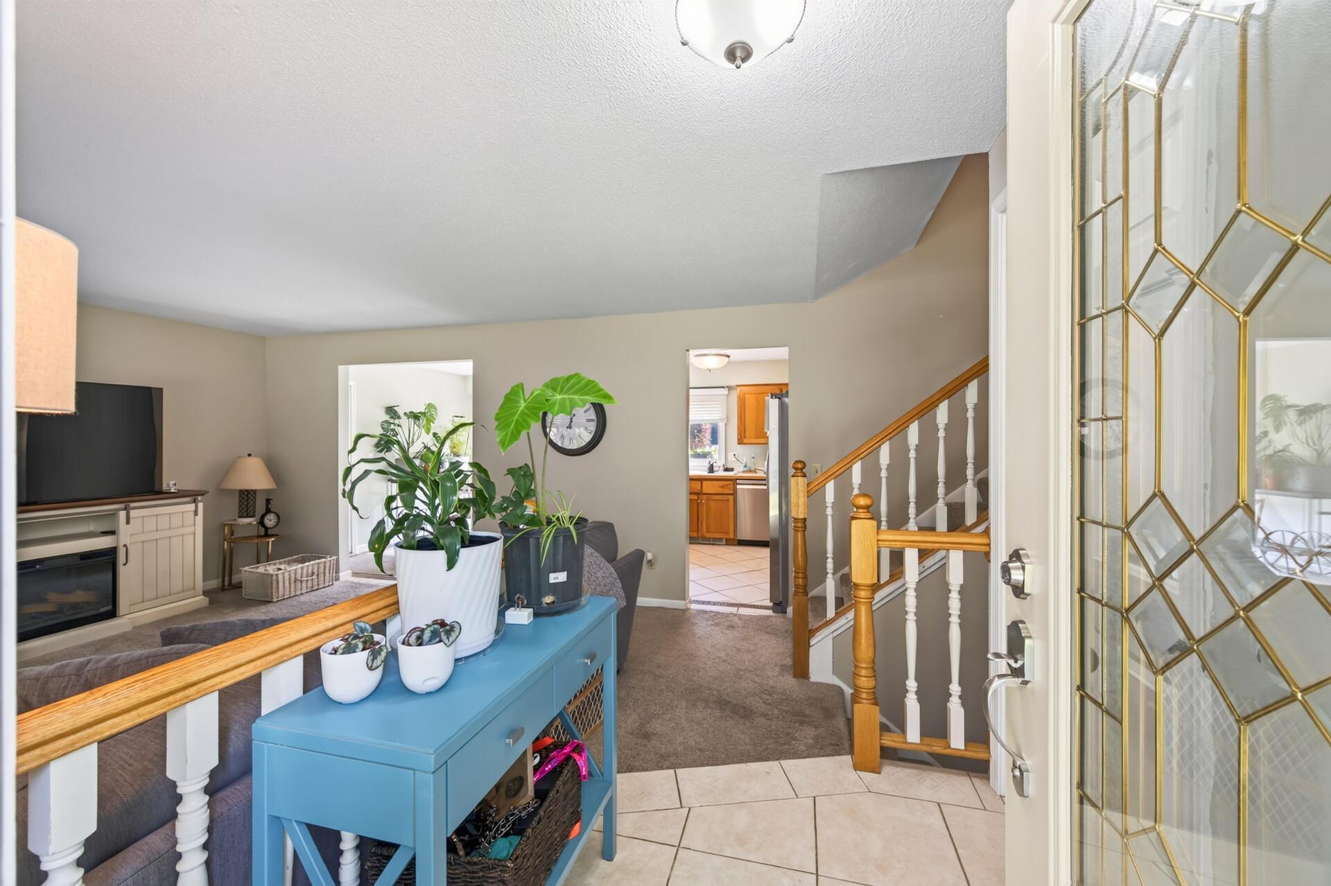7460 Berkshire Way Property Photo 6