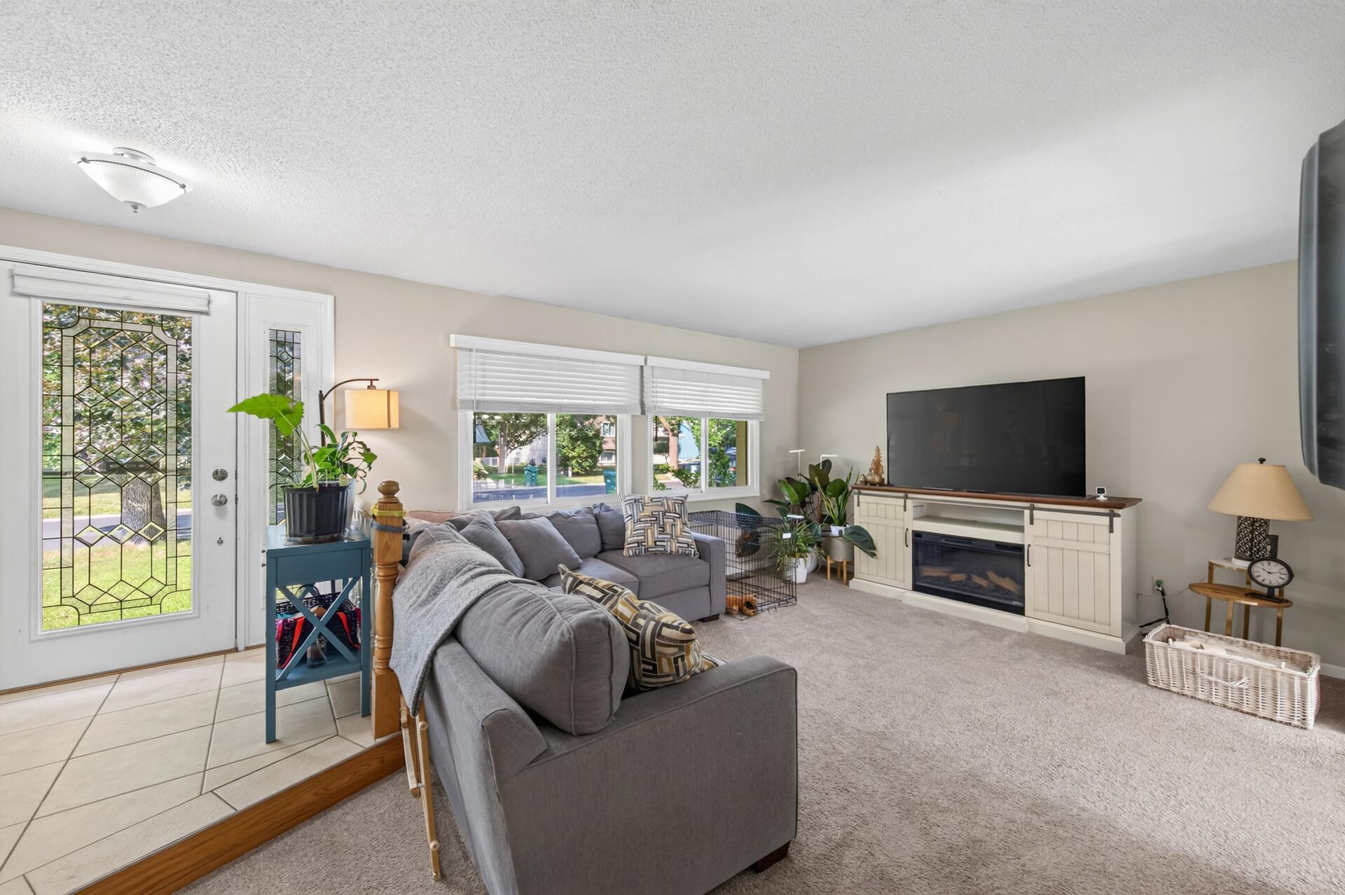 7460 Berkshire Way Property Photo 7