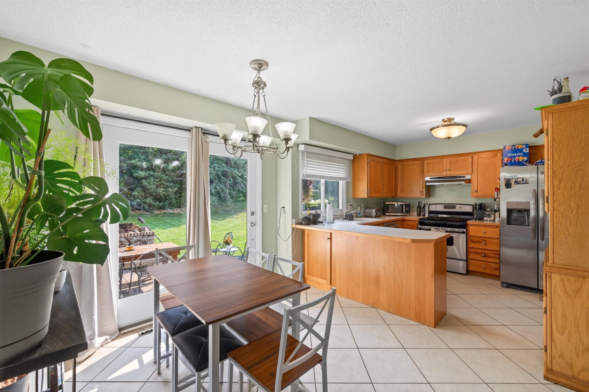 7460 Berkshire Way Property Photo 11