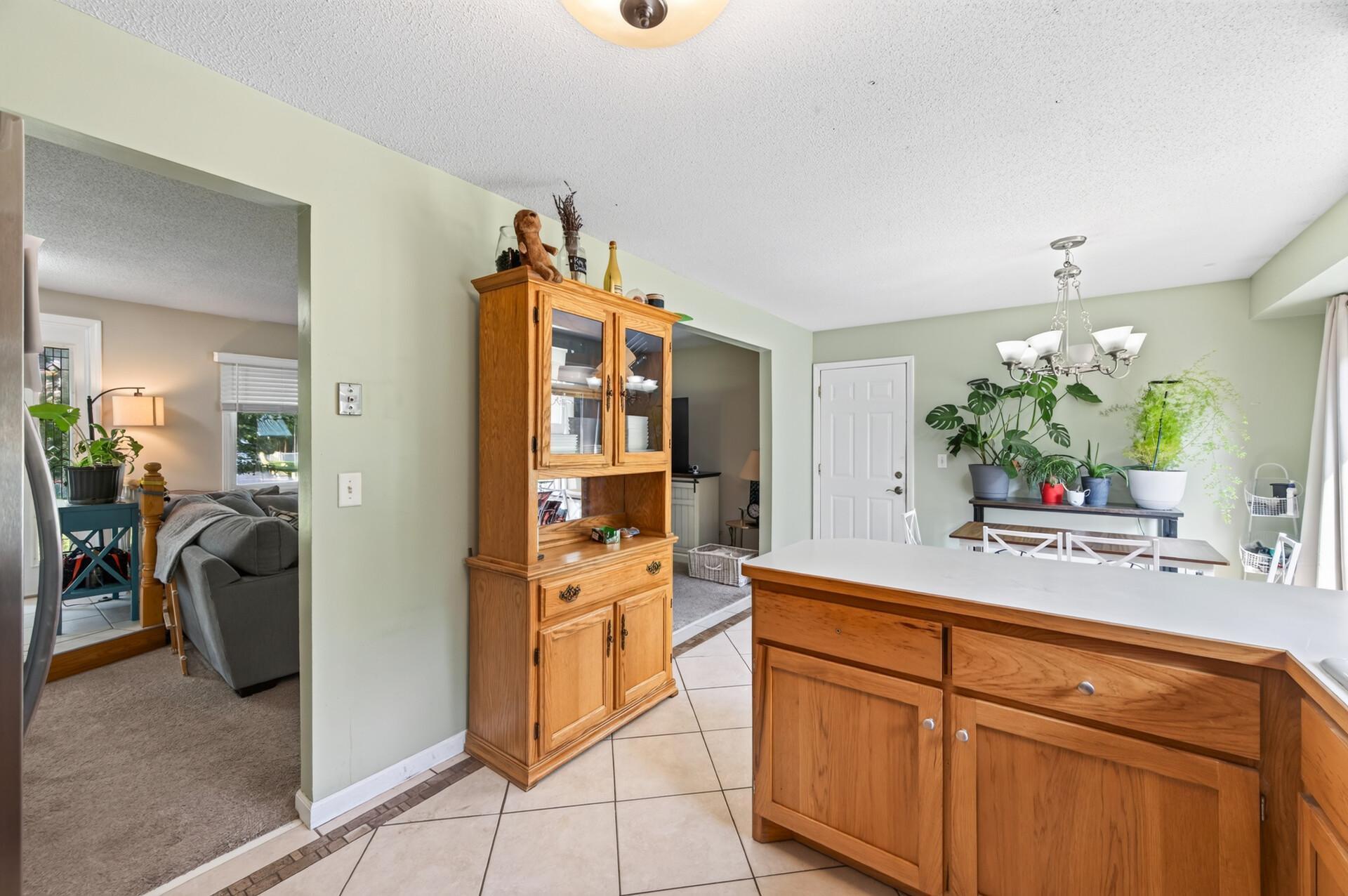 7460 Berkshire Way Property Photo 16