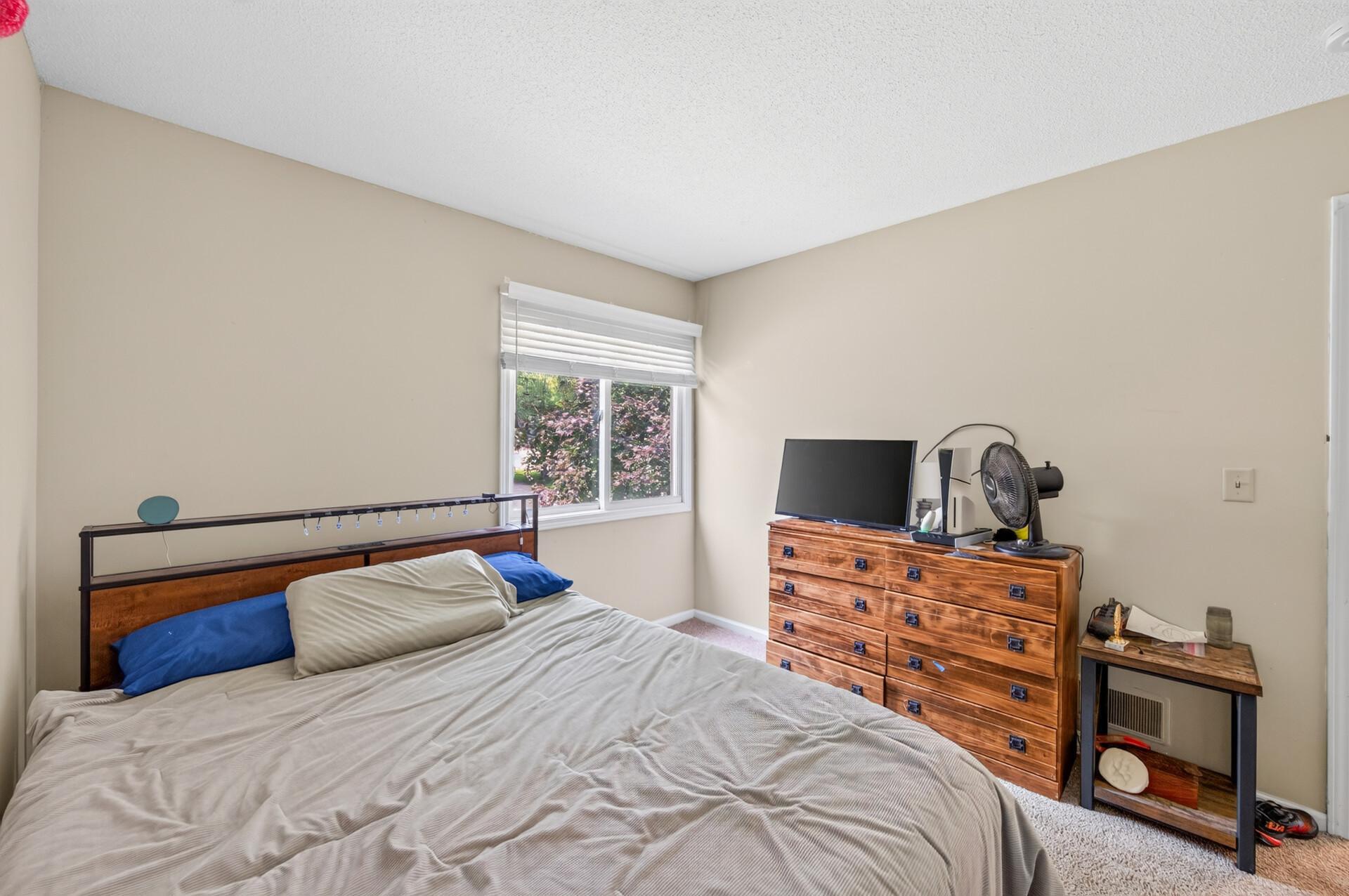 7460 Berkshire Way Property Photo 27
