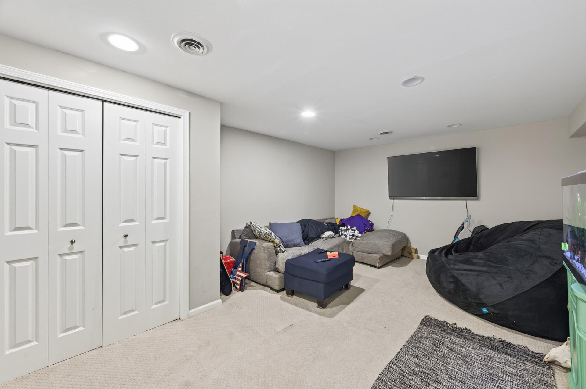 7460 Berkshire Way Property Photo 28