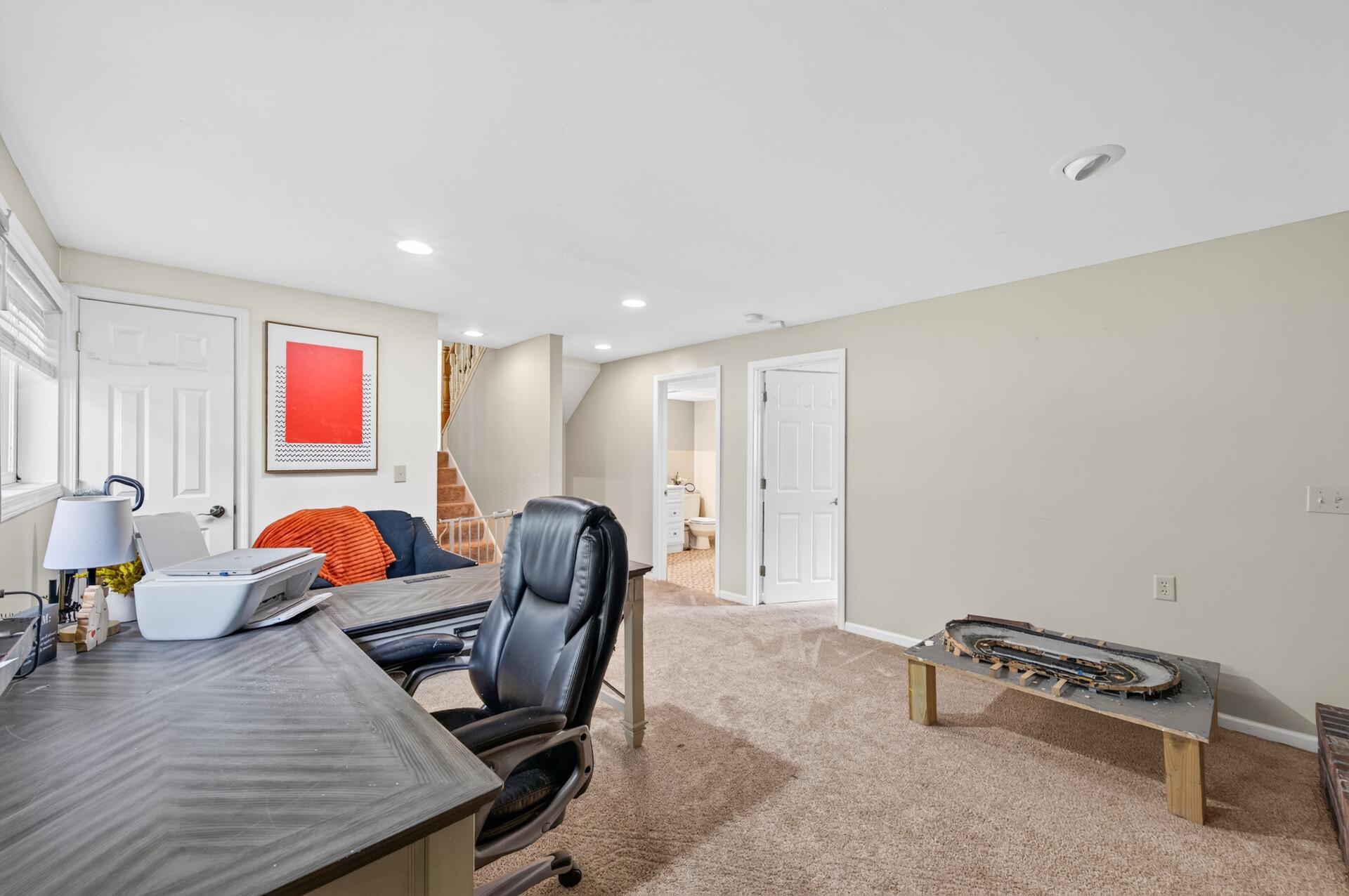 7460 Berkshire Way Property Photo 34