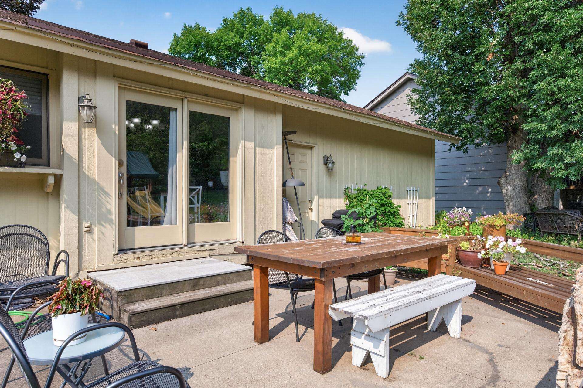 7460 Berkshire Way Property Photo 42