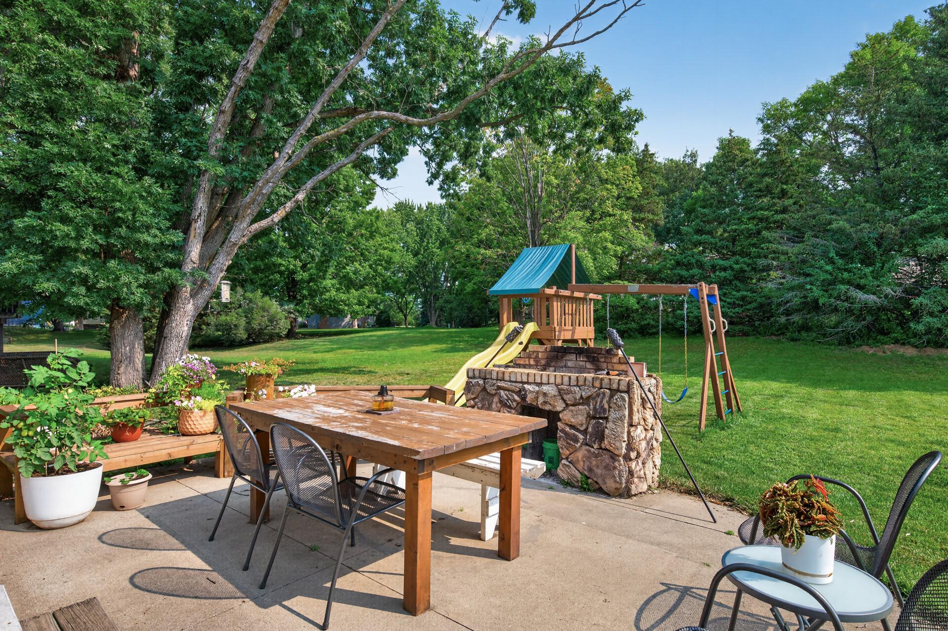 7460 Berkshire Way Property Photo 43