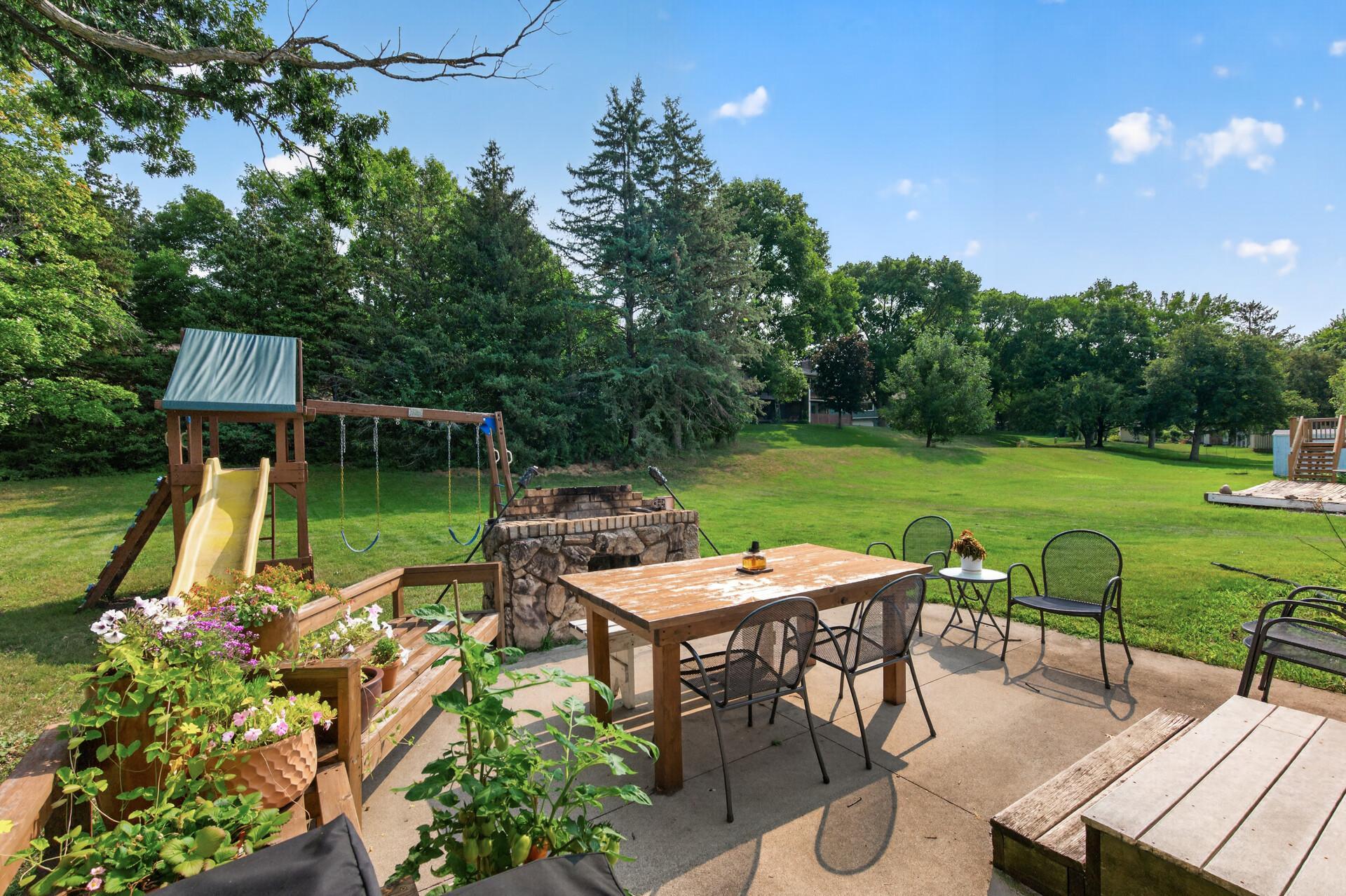 7460 Berkshire Way Property Photo 44