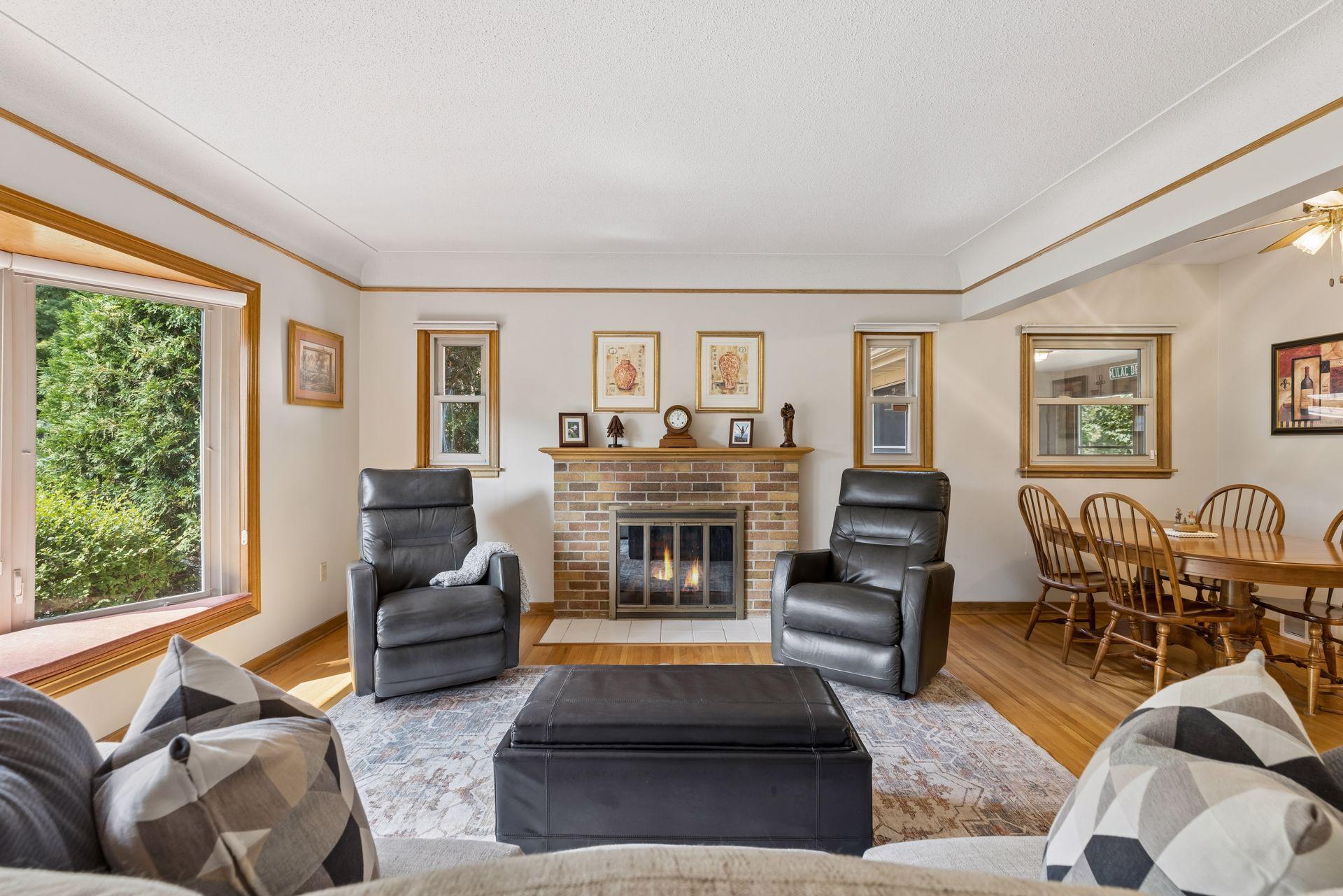 3240 Lilac Drive N Property Photo 6