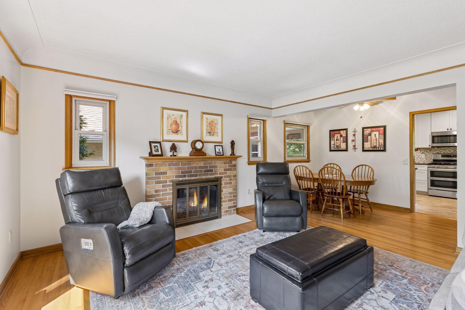 3240 Lilac Drive N Property Photo 10