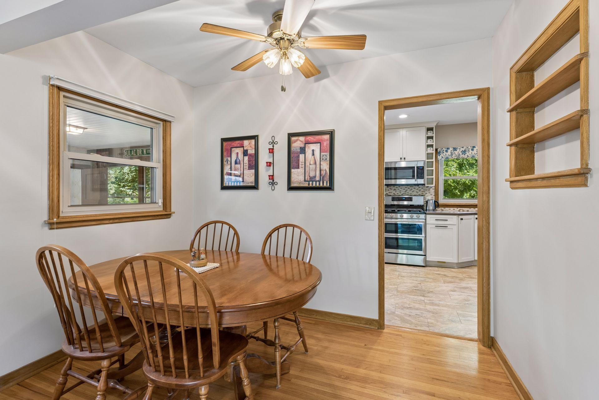 3240 Lilac Drive N Property Photo 11