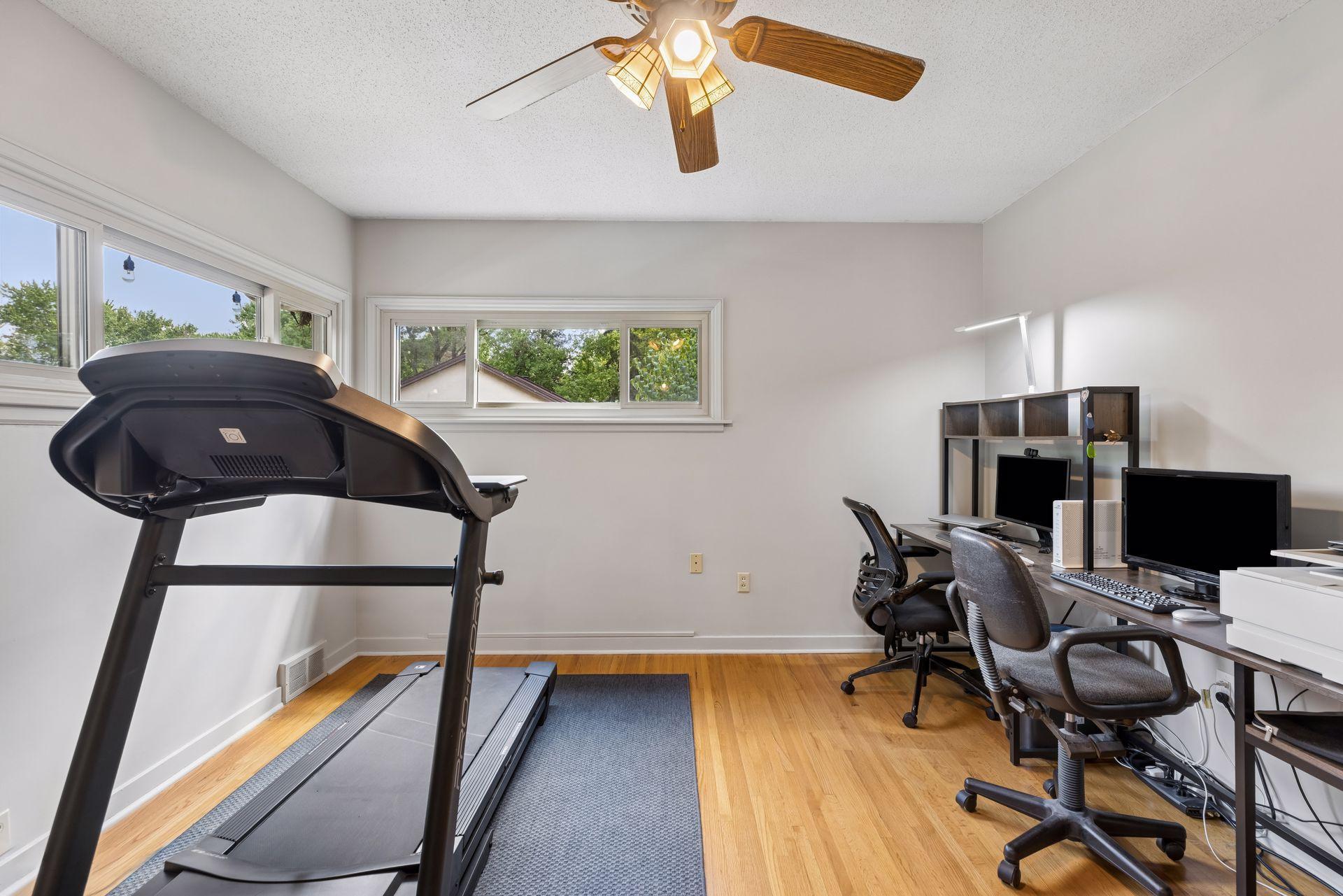 3240 Lilac Drive N Property Photo 25